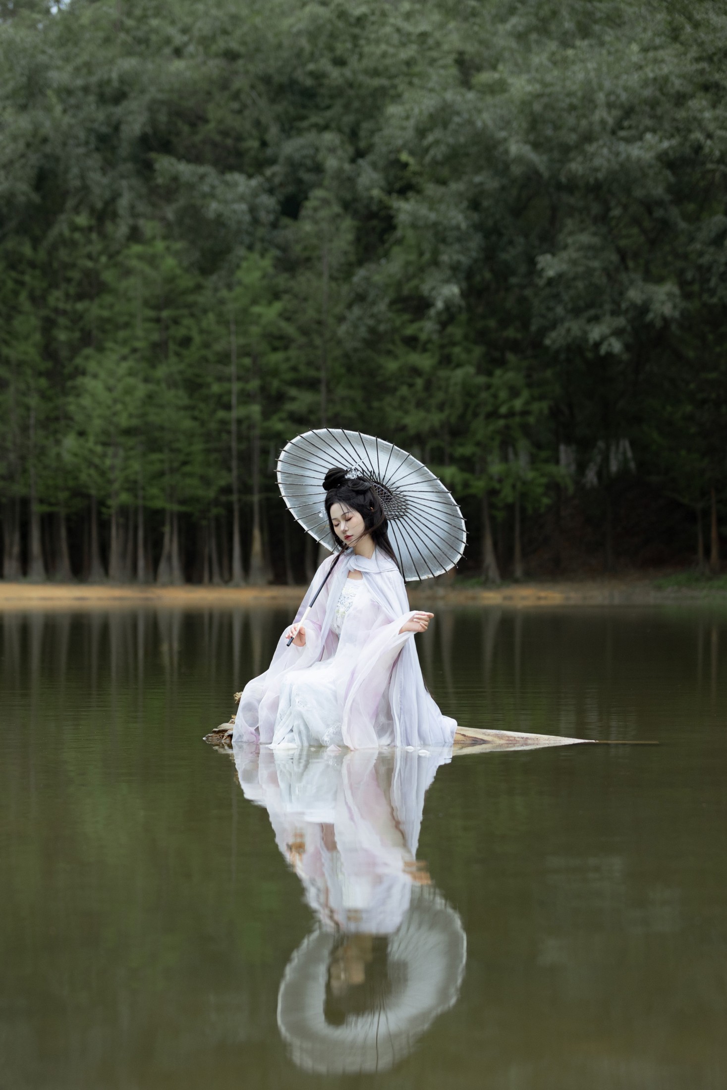 無月 – 《在水中央》[34P]