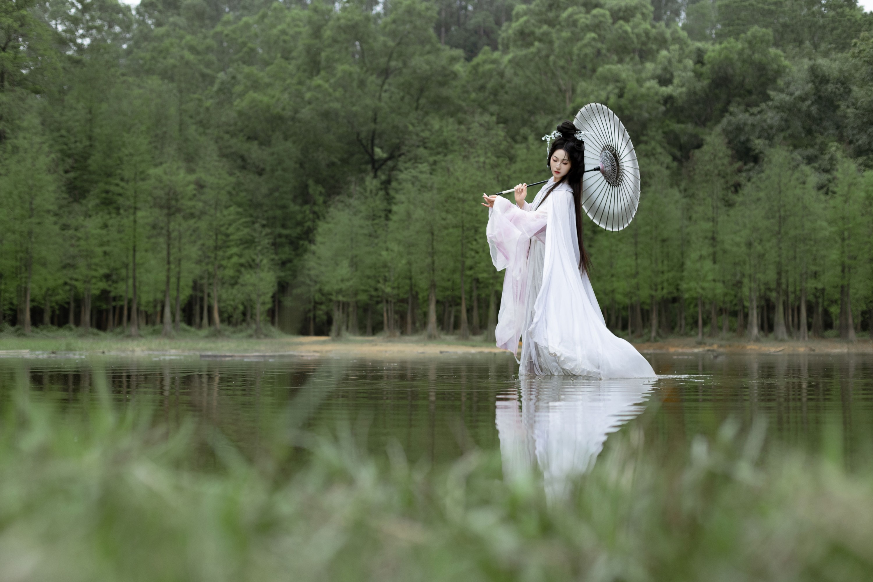 無月 – 《在水中央》[34P]