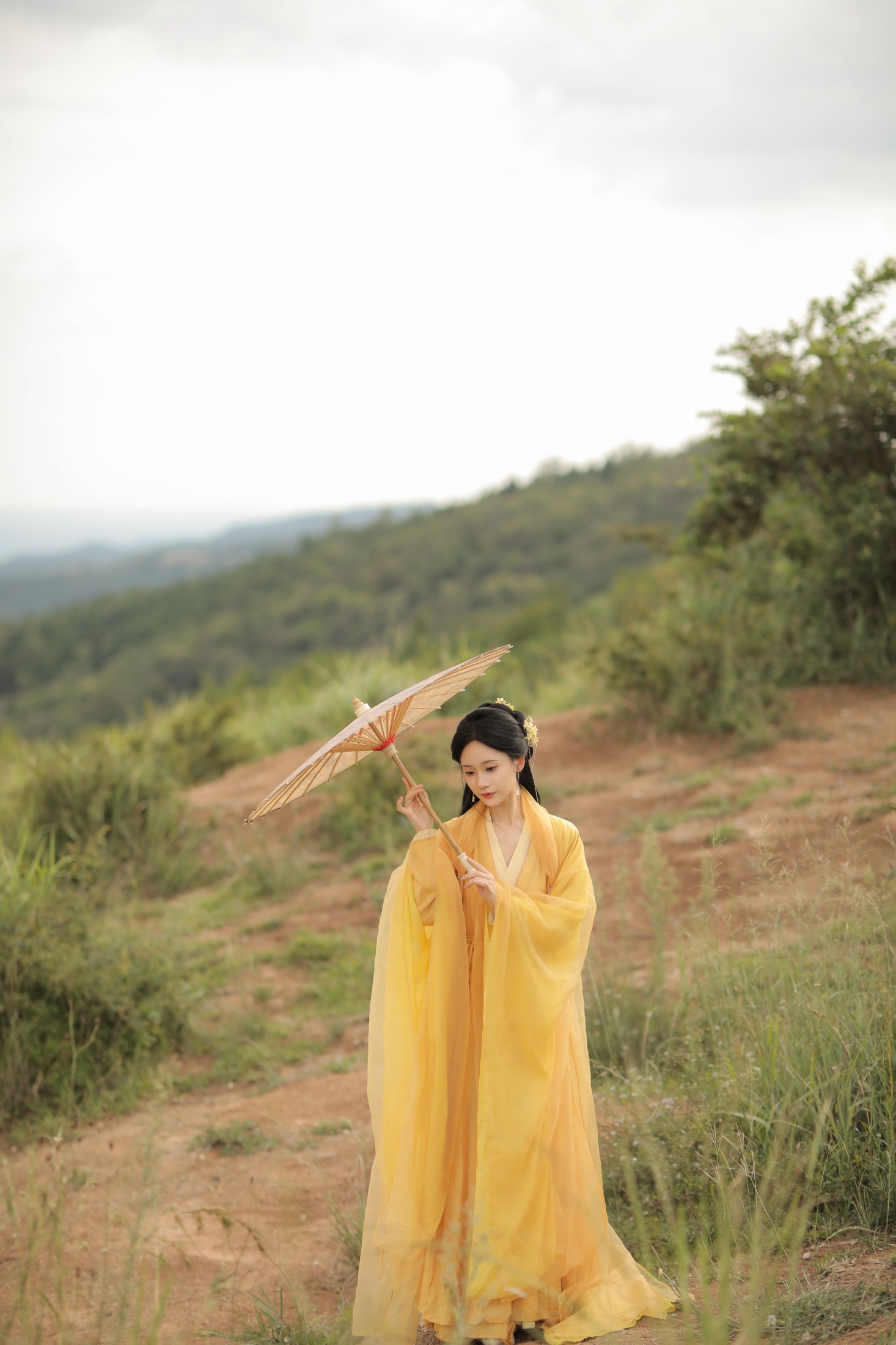 嘉月月月 – 《黄衫女》[33P]