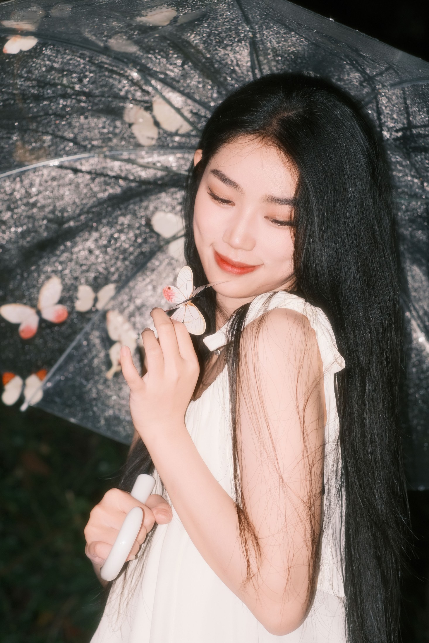 周馨 – 《白色雨蝶》[22P]