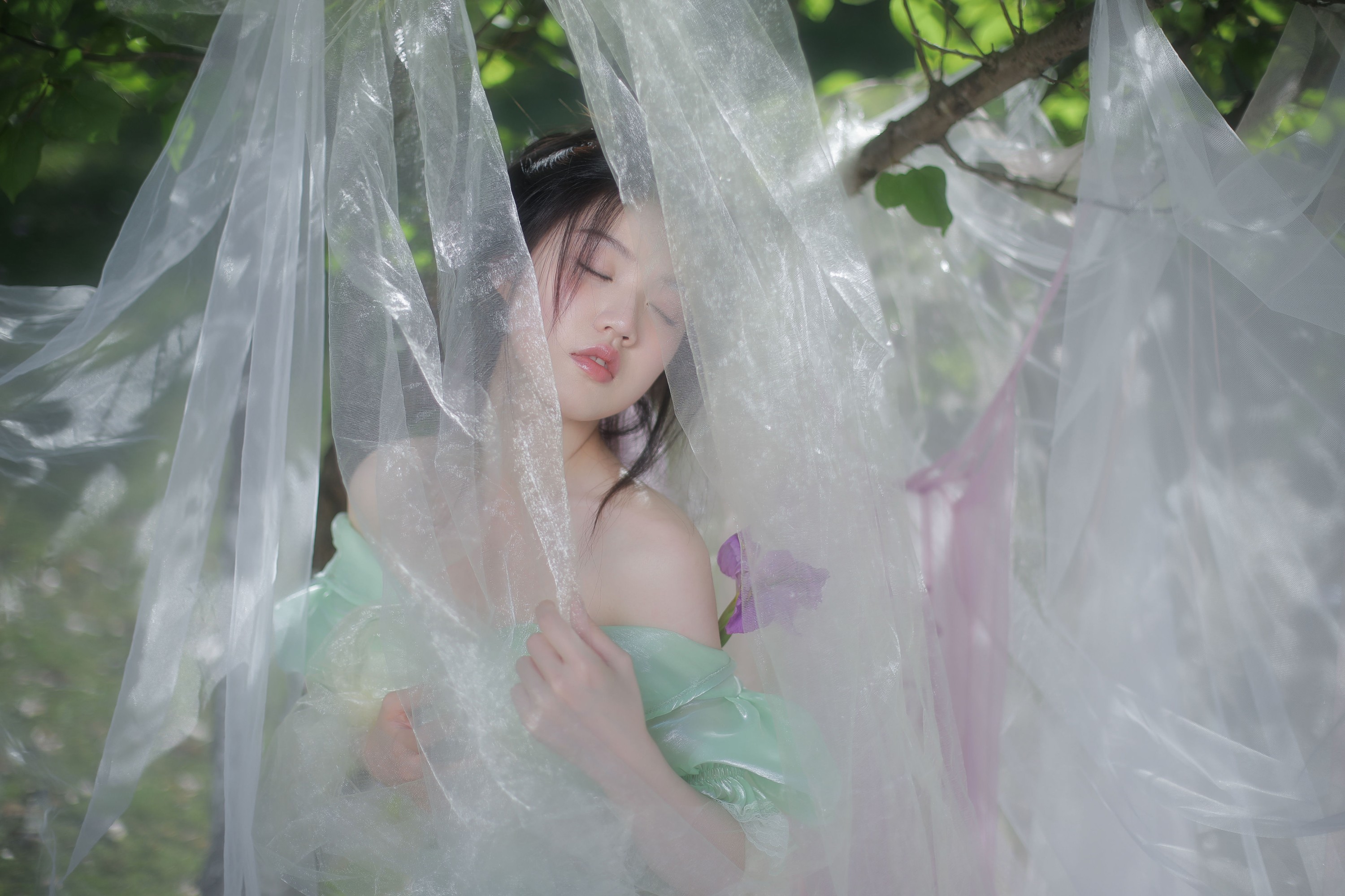 雨涵 – 《紫色鸢尾》[21P]