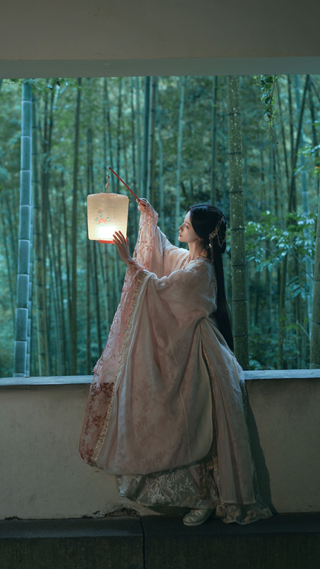 邹雨桐 – 《曲径探幽》[25P]