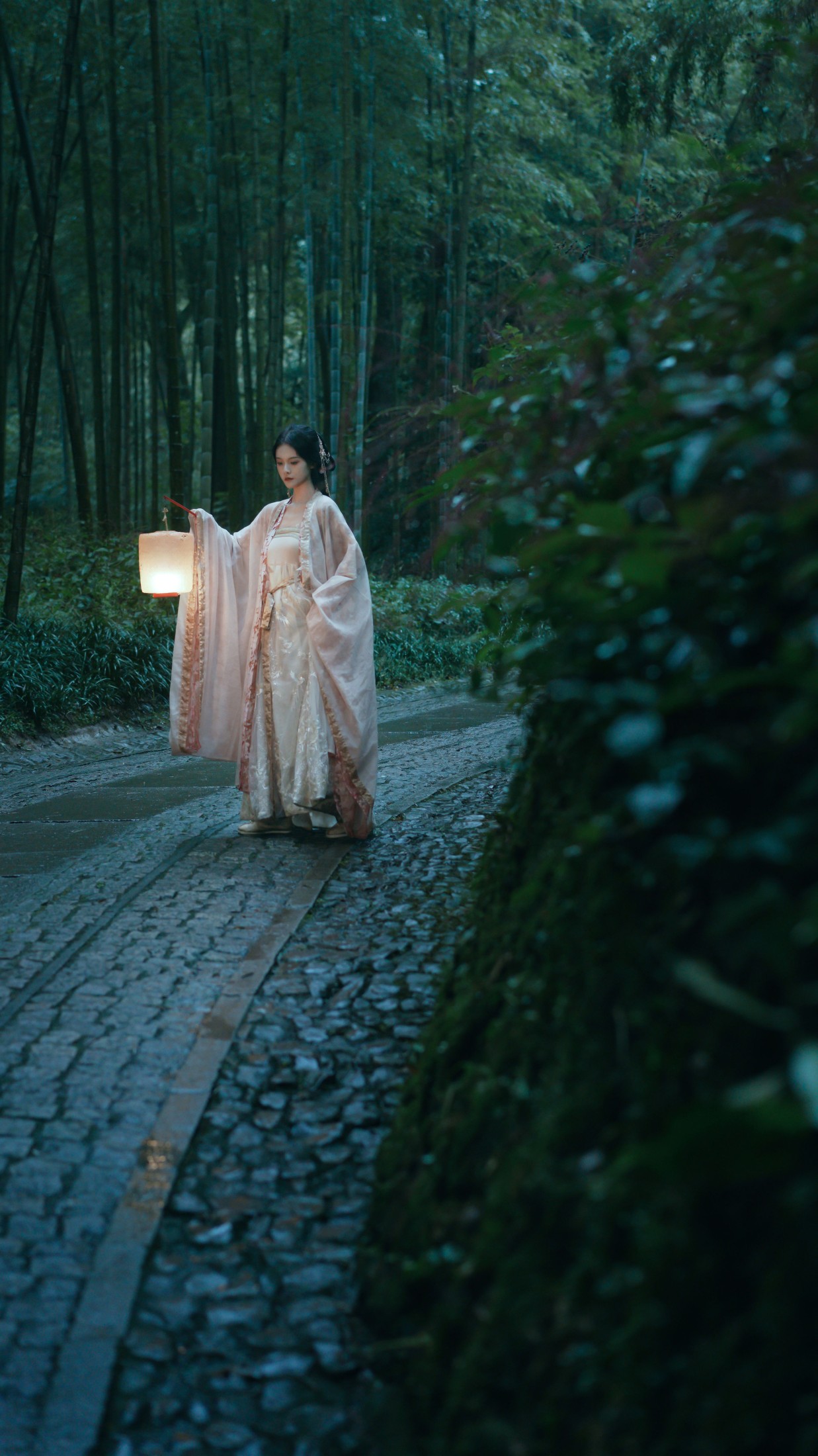 邹雨桐 – 《曲径探幽》[25P]