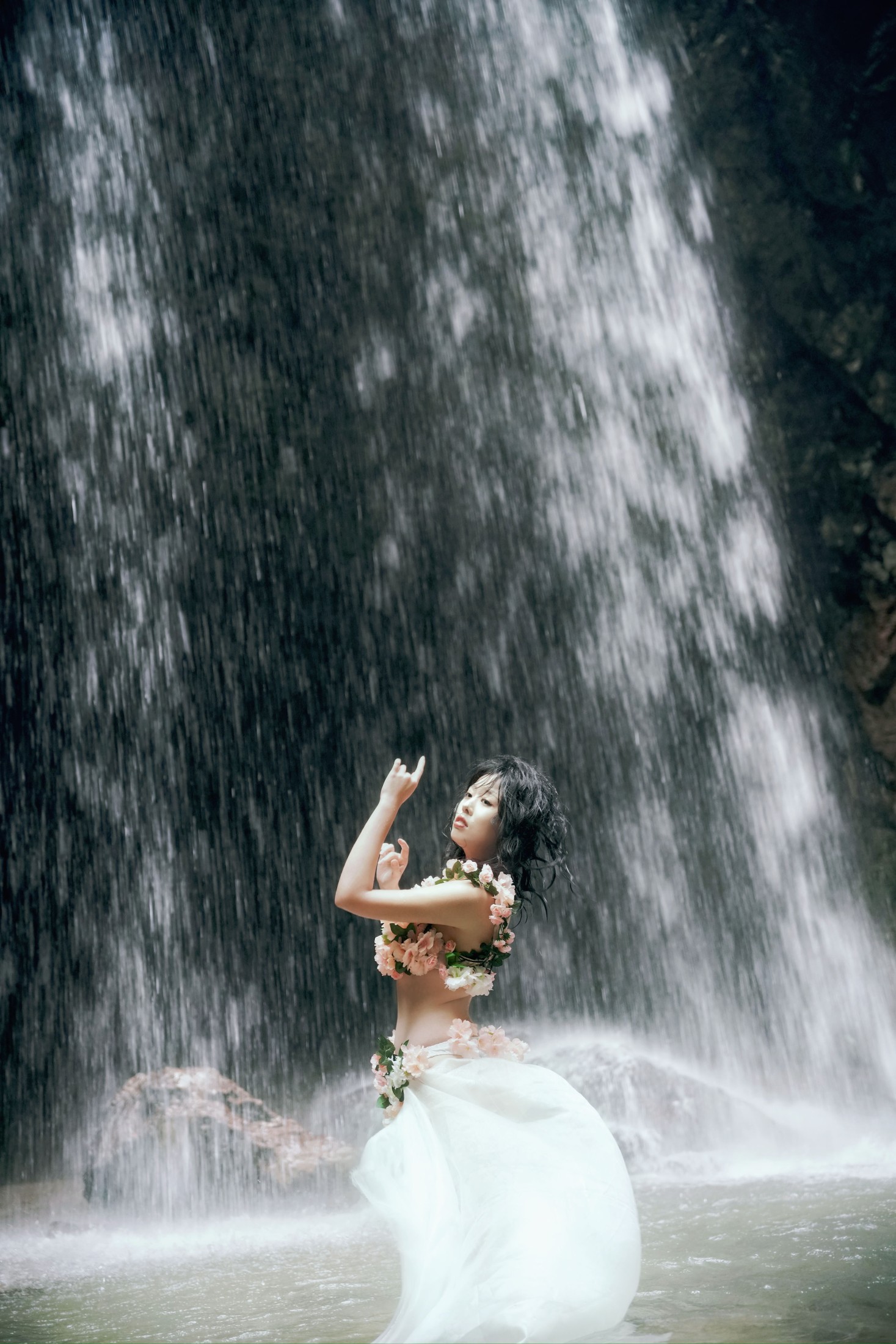 摇一瑶 – 《桃花源飞瀑仙女》[22P]