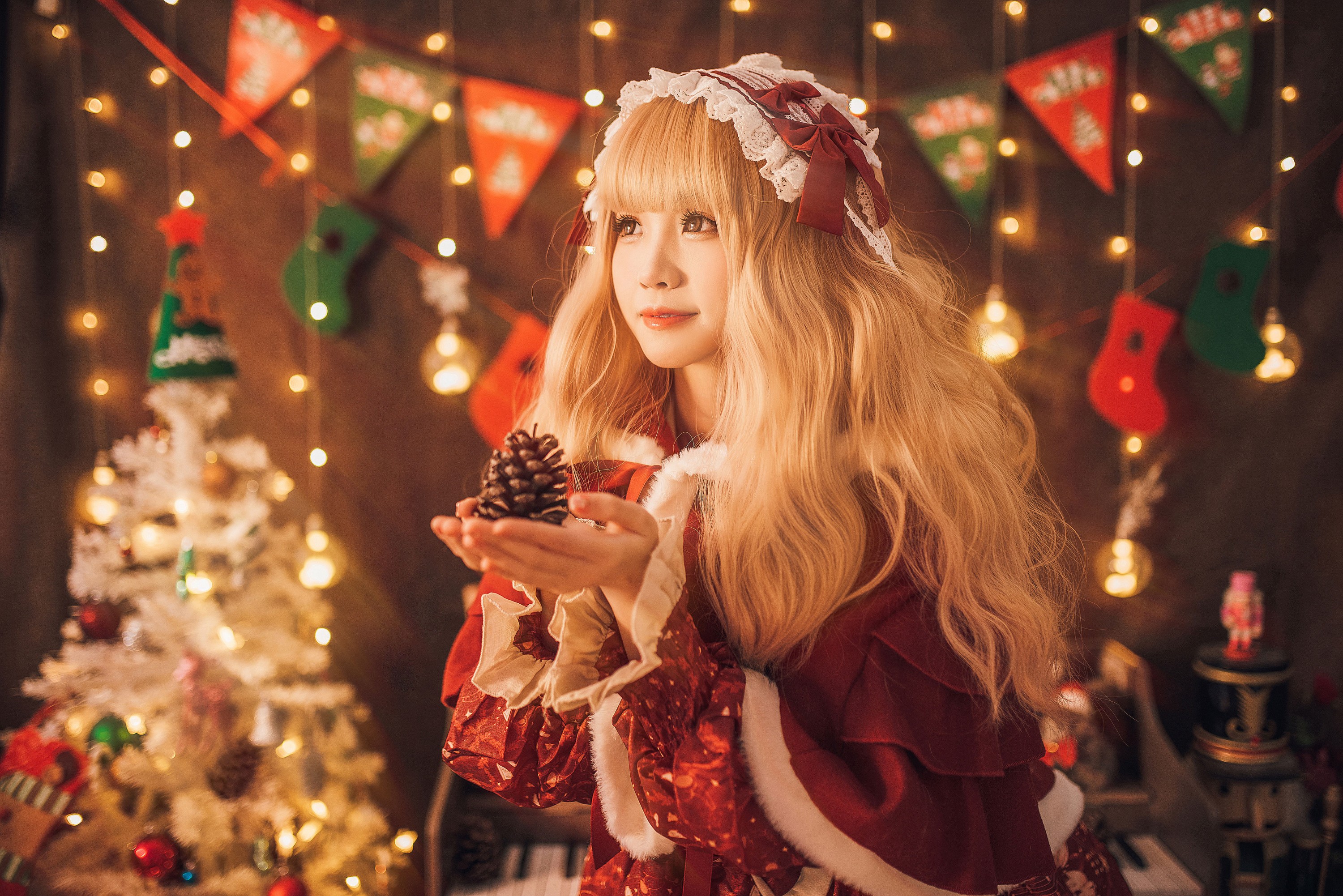 miko酱ww – 《暖屋里的少女》[30P]