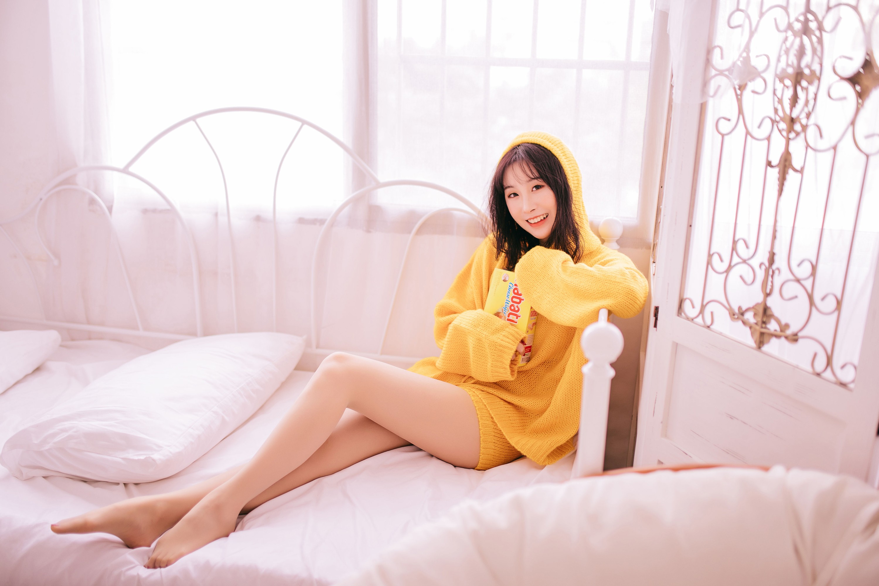 yuki – 《黄色毛衣》[24P]