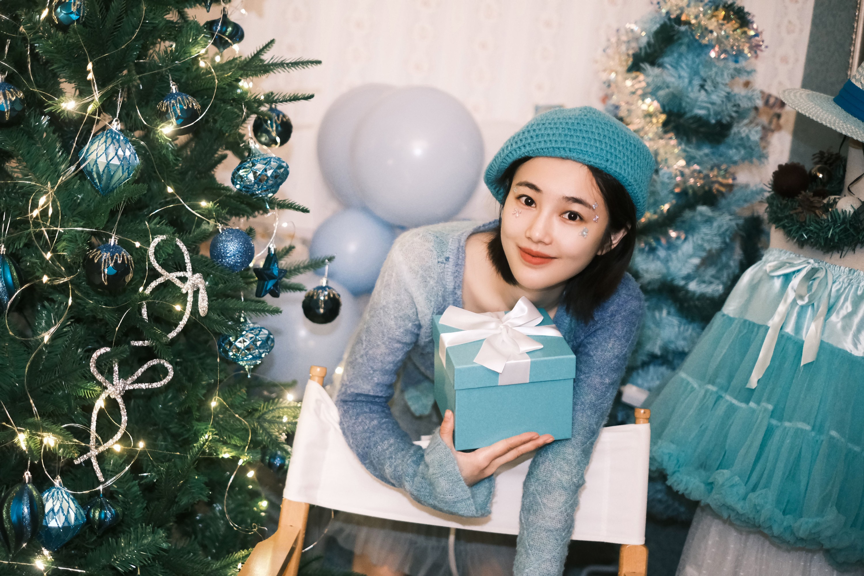 凡凡 – 《蓝色圣诞》[24P]