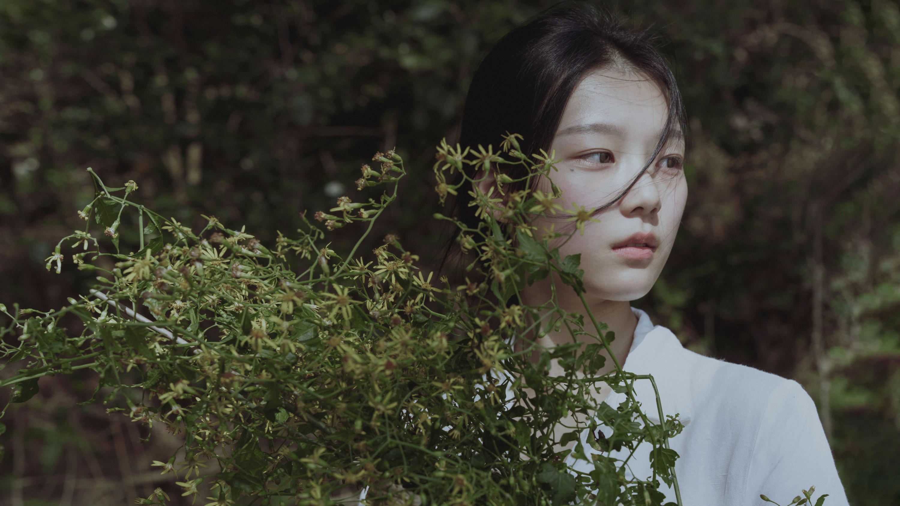 小胡 – 《逆流盛开的花》[33P]