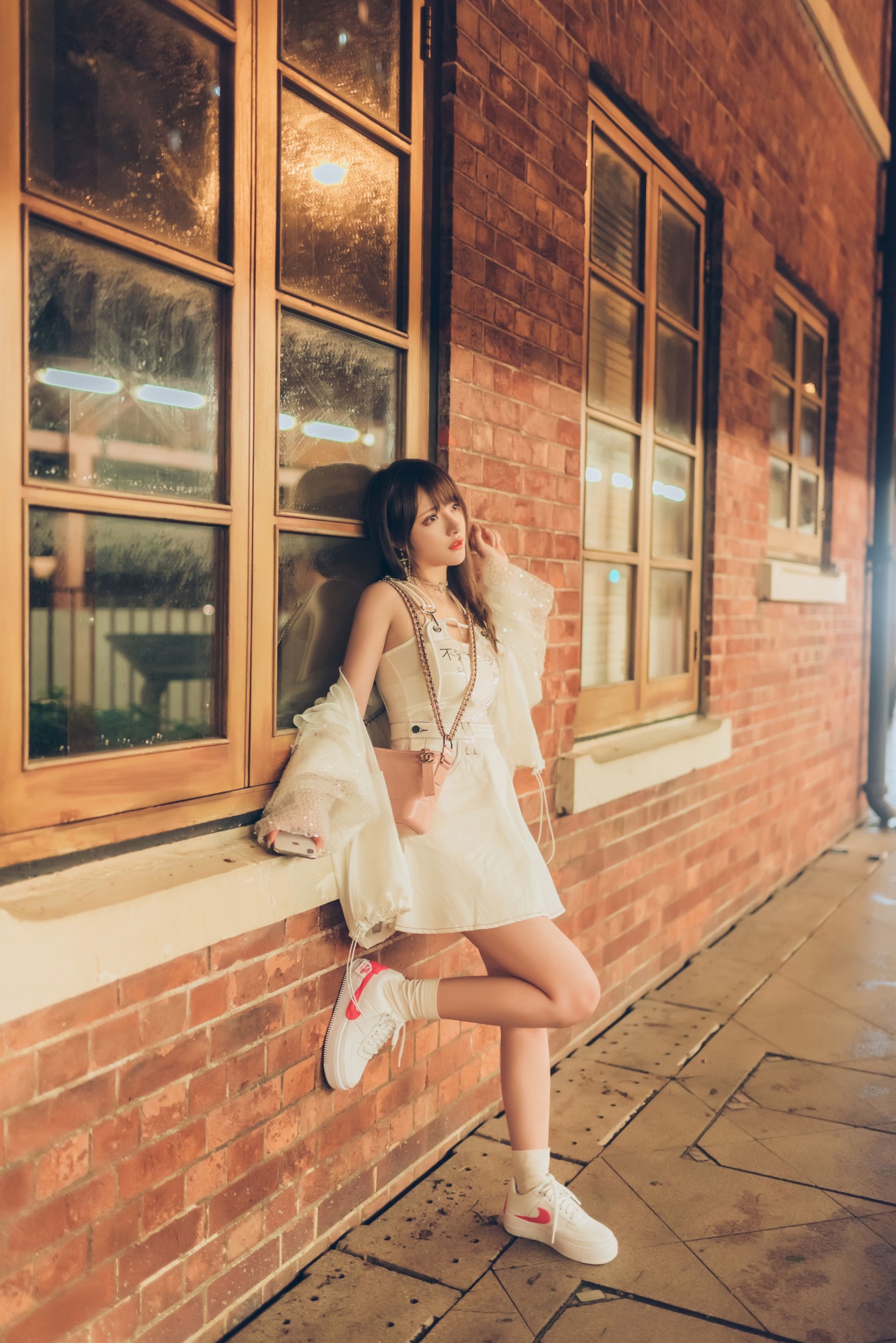 希希呐 – 《夜逛香港》[22P]