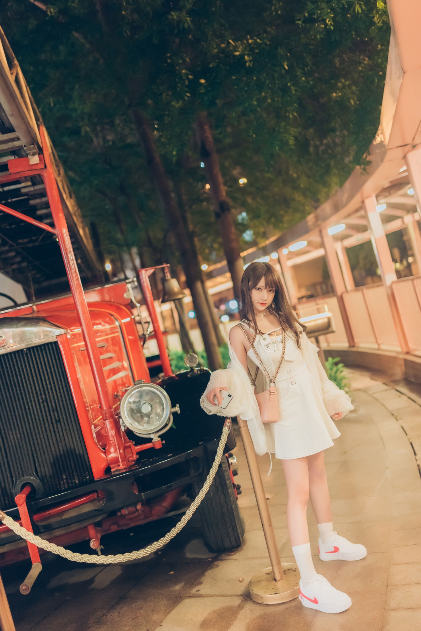 希希呐 – 《夜逛香港》[22P]