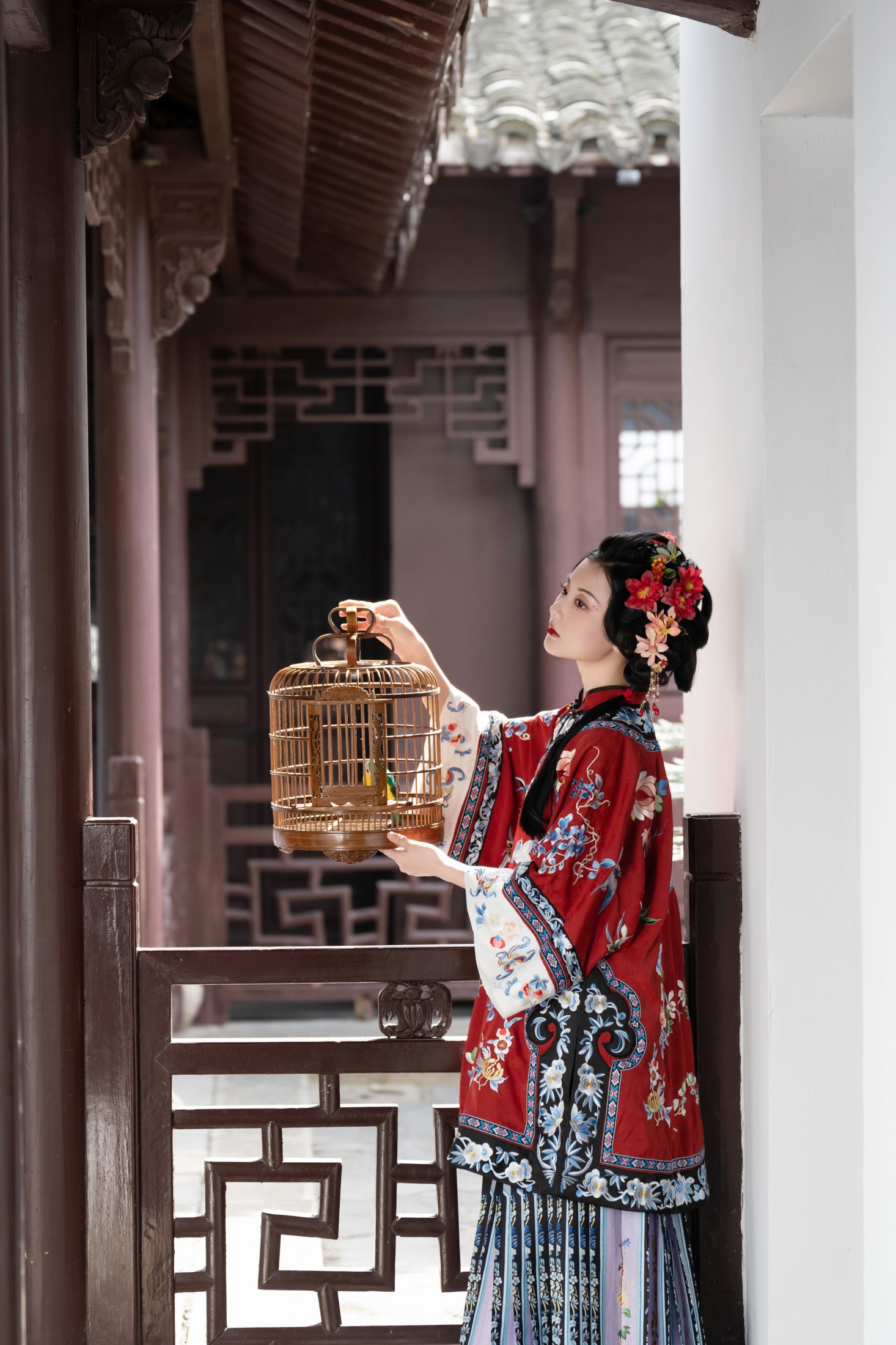 高高 – 《红衣下的她》[28P]