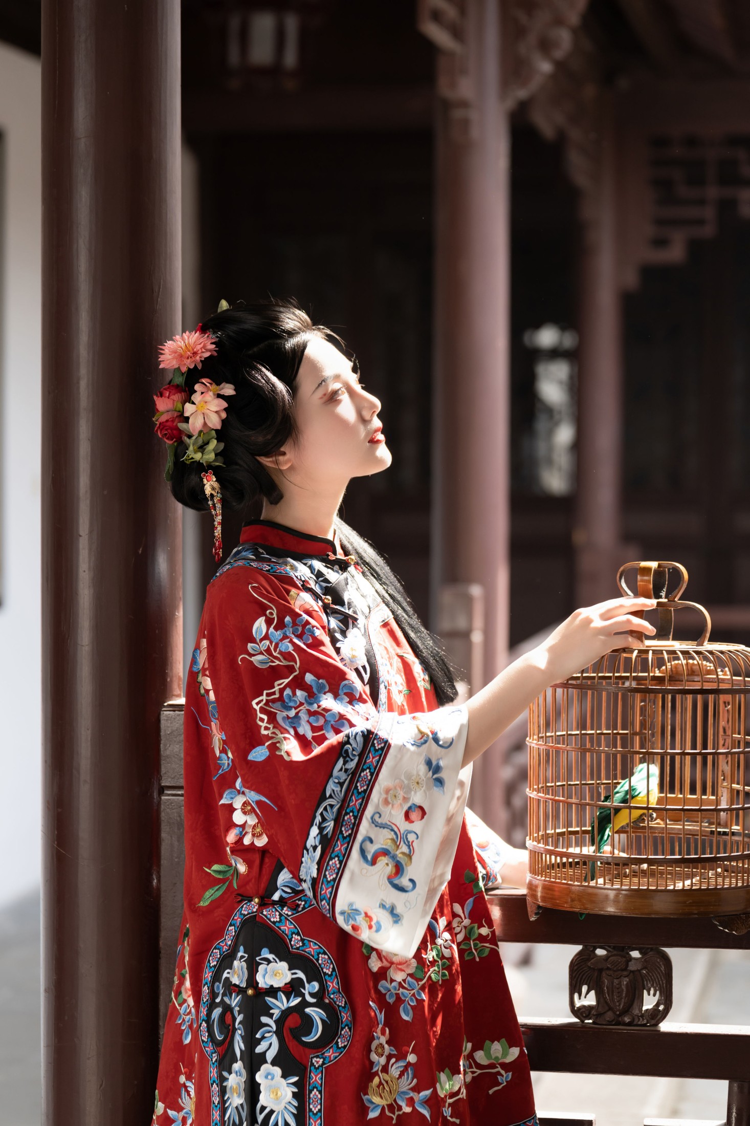 高高 – 《红衣下的她》[28P]