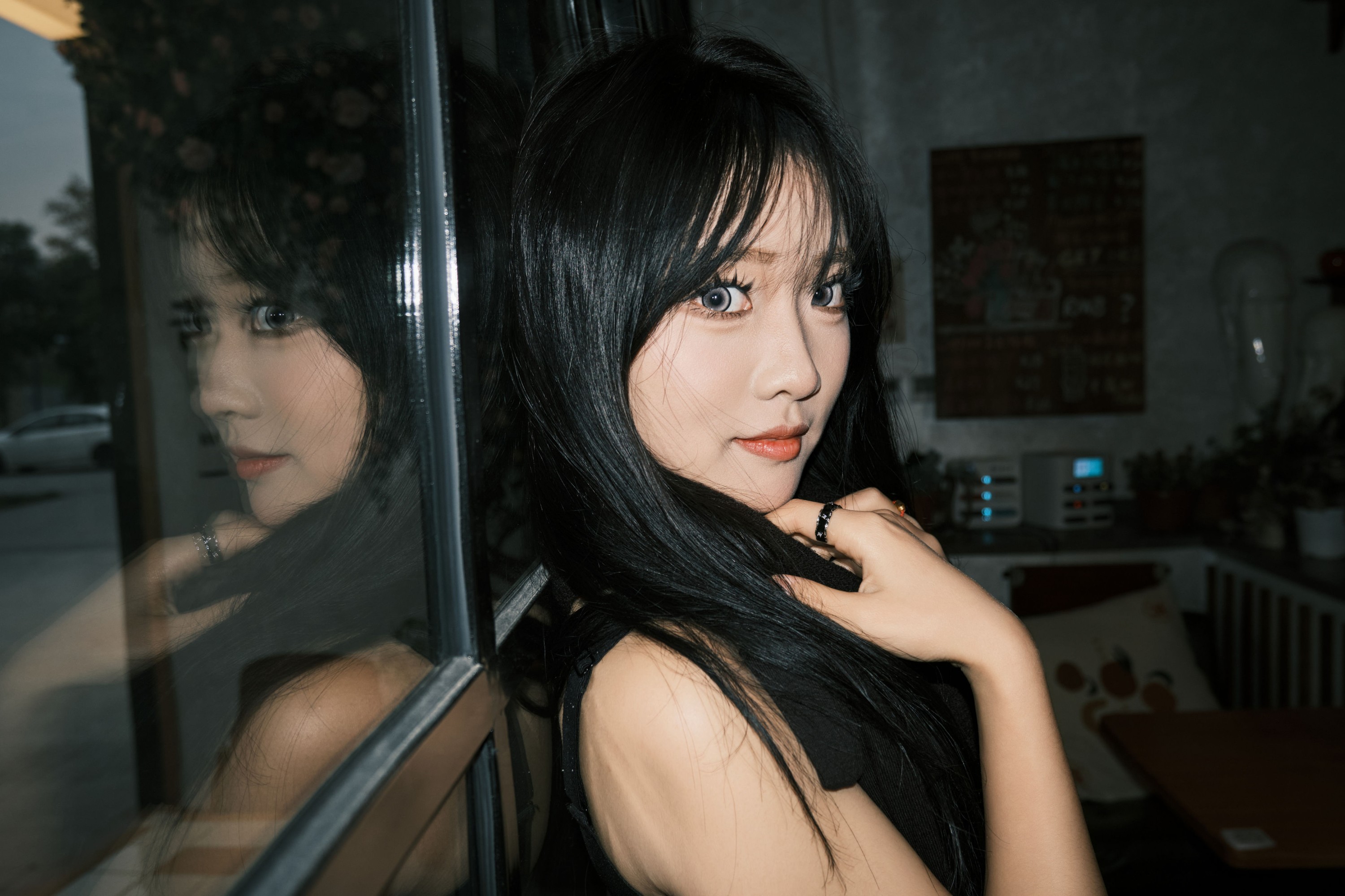 小猫 – 《咖啡馆拍照》[24P]