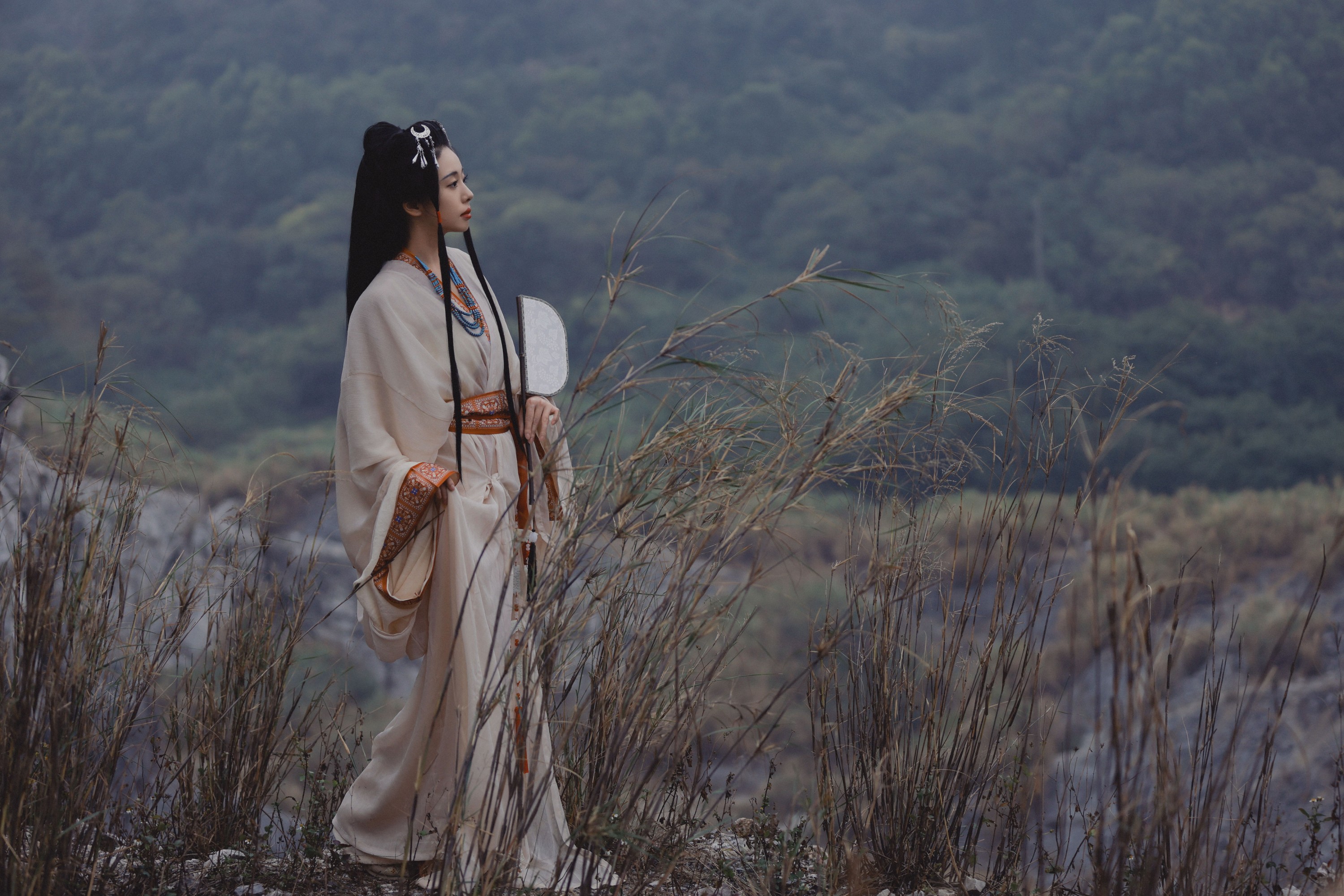 摇一瑶 – 《孤山行》[29P]