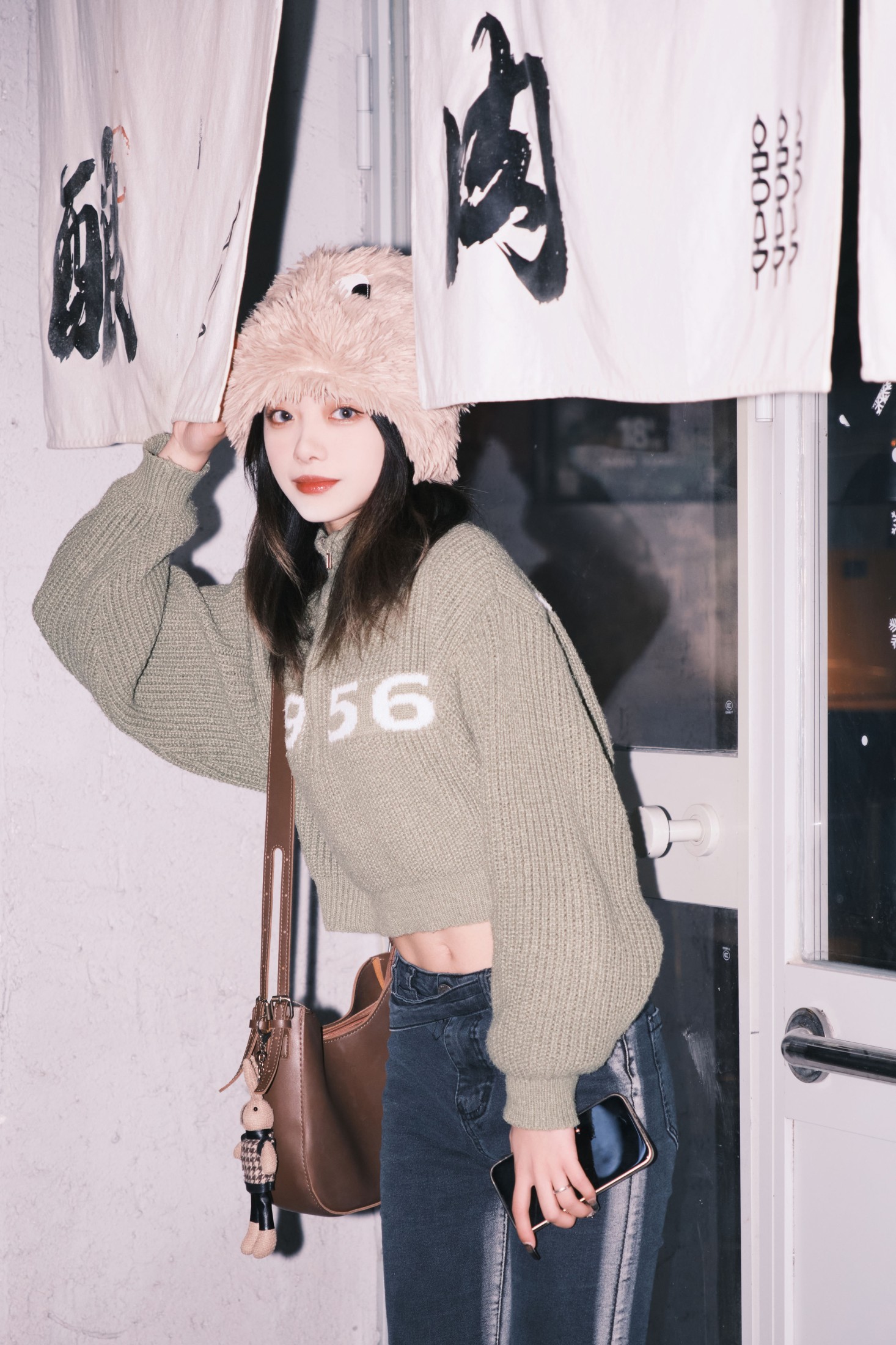 叶耶耶耶耶 – 《复古街拍》[24P]