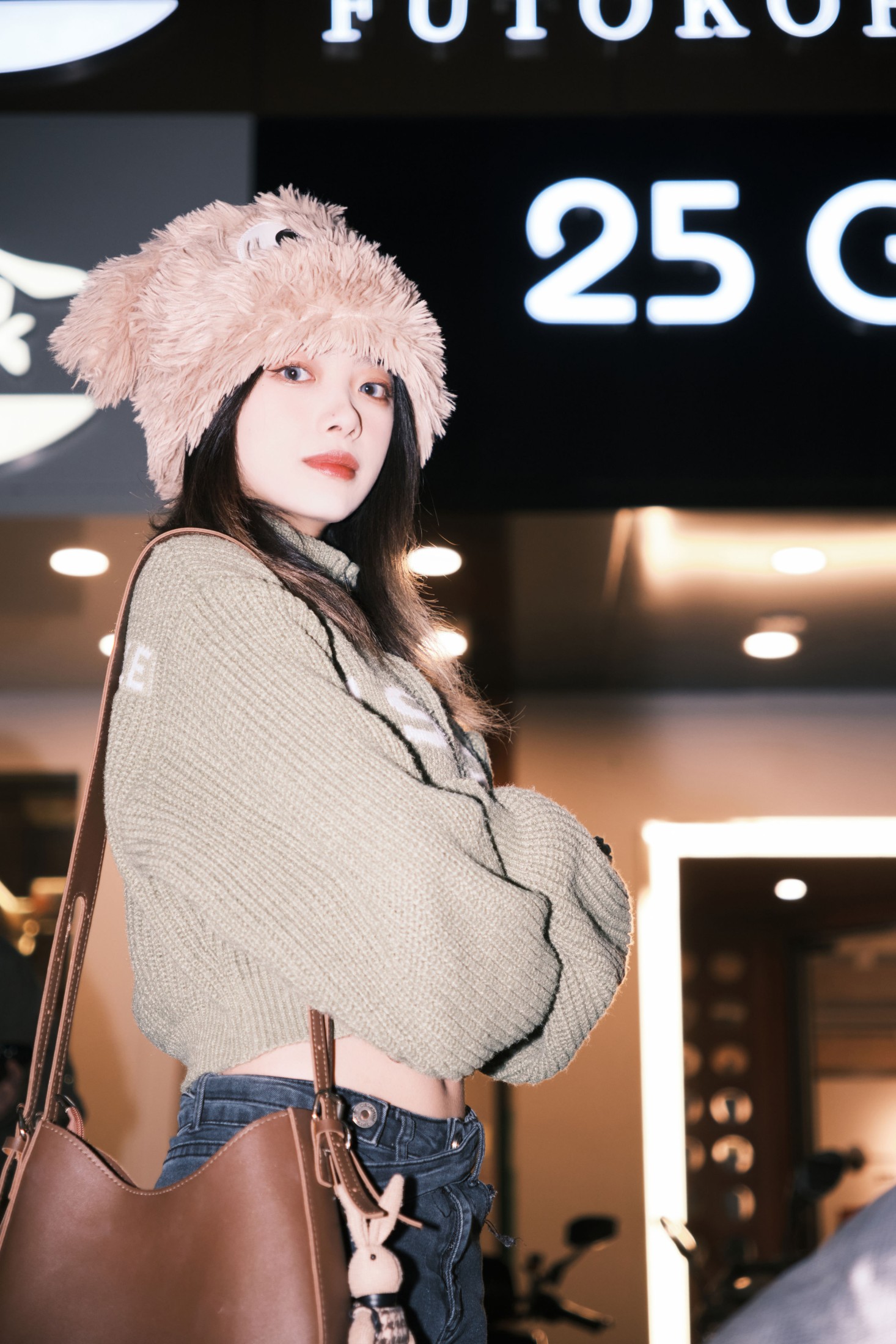 叶耶耶耶耶 – 《复古街拍》[24P]