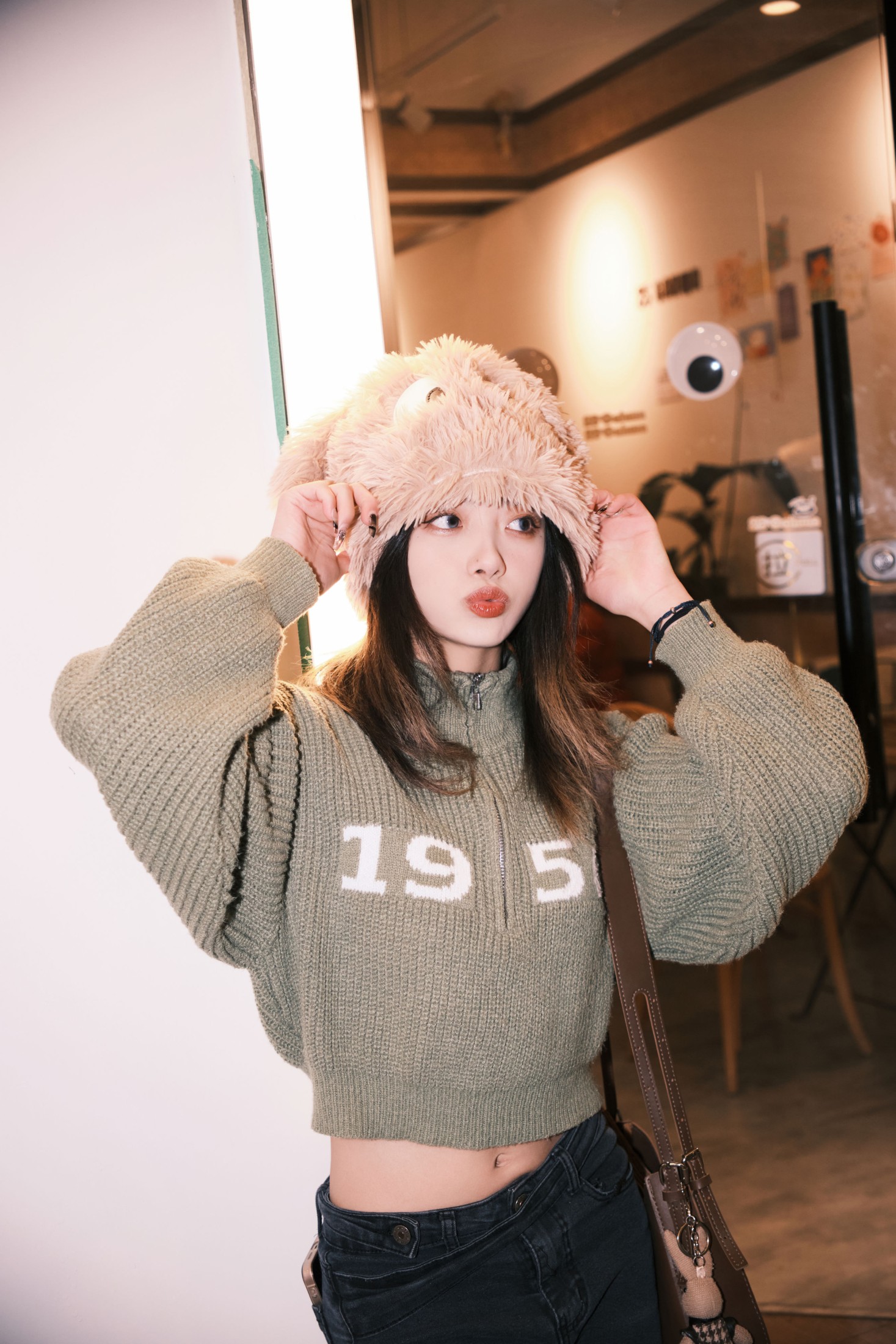 叶耶耶耶耶 – 《复古街拍》[24P]