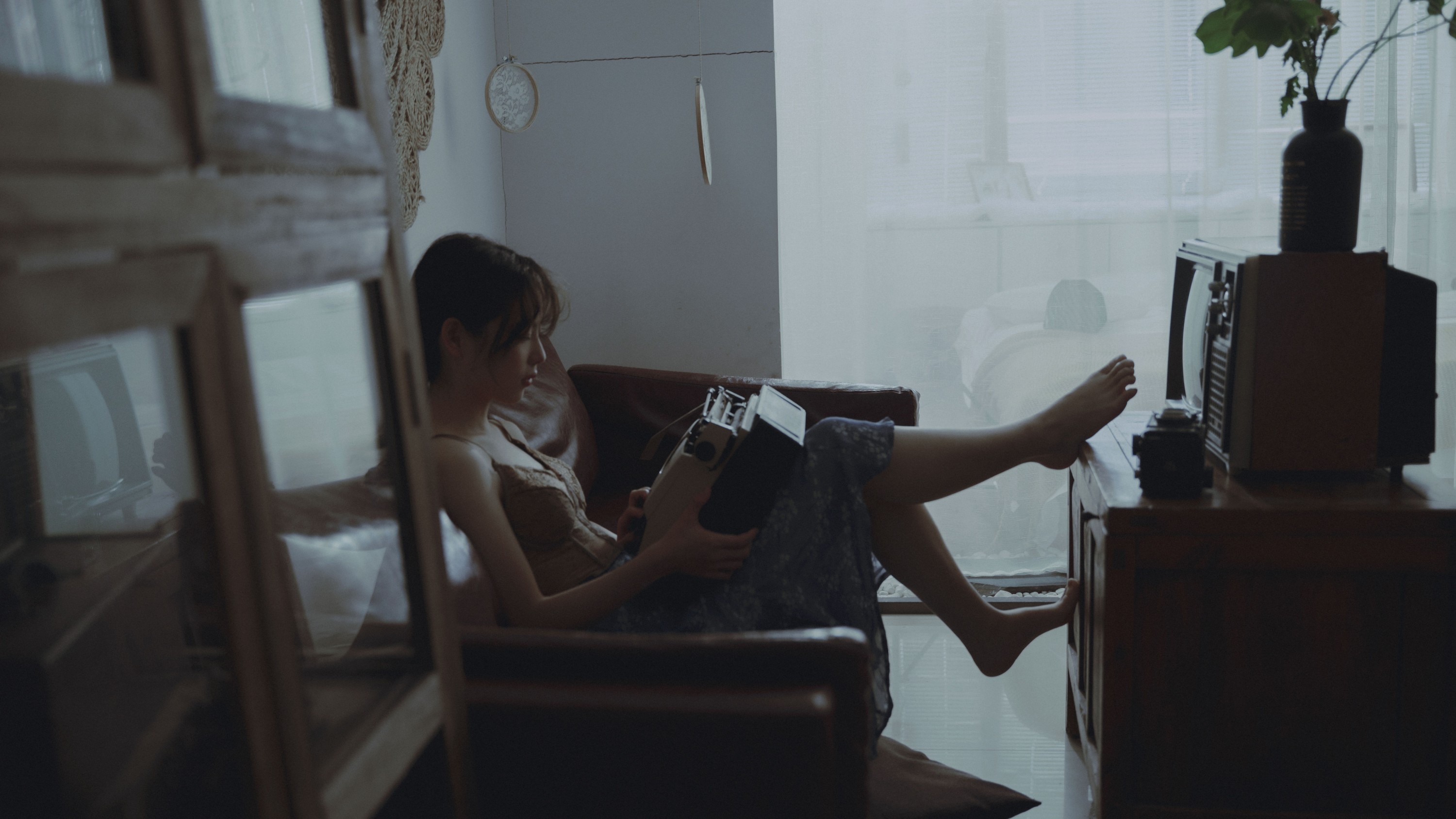 小叶 – 《裂缝中的光》[22P]