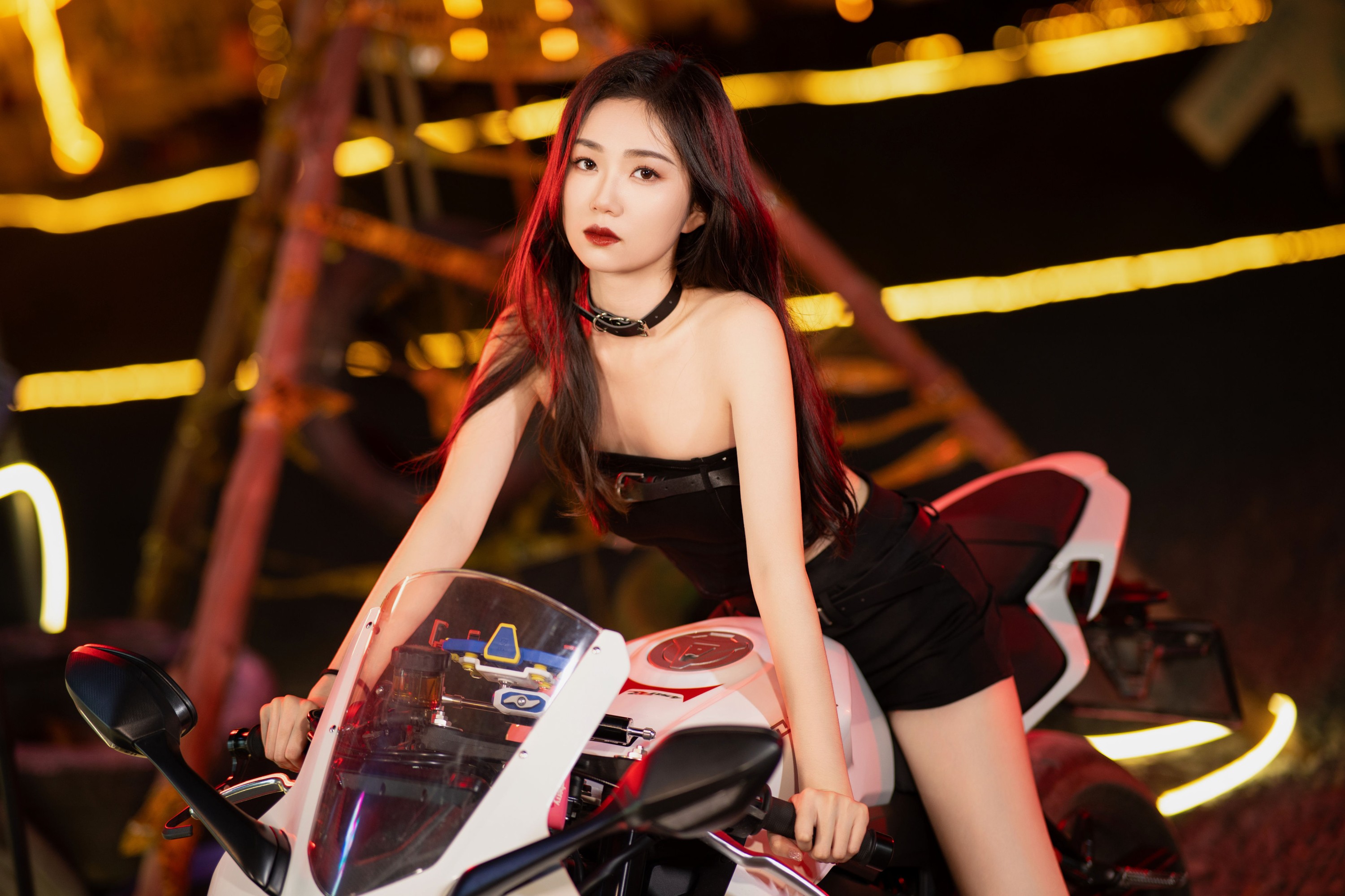 迪丽热鸭 – 《女骑手》[20P]