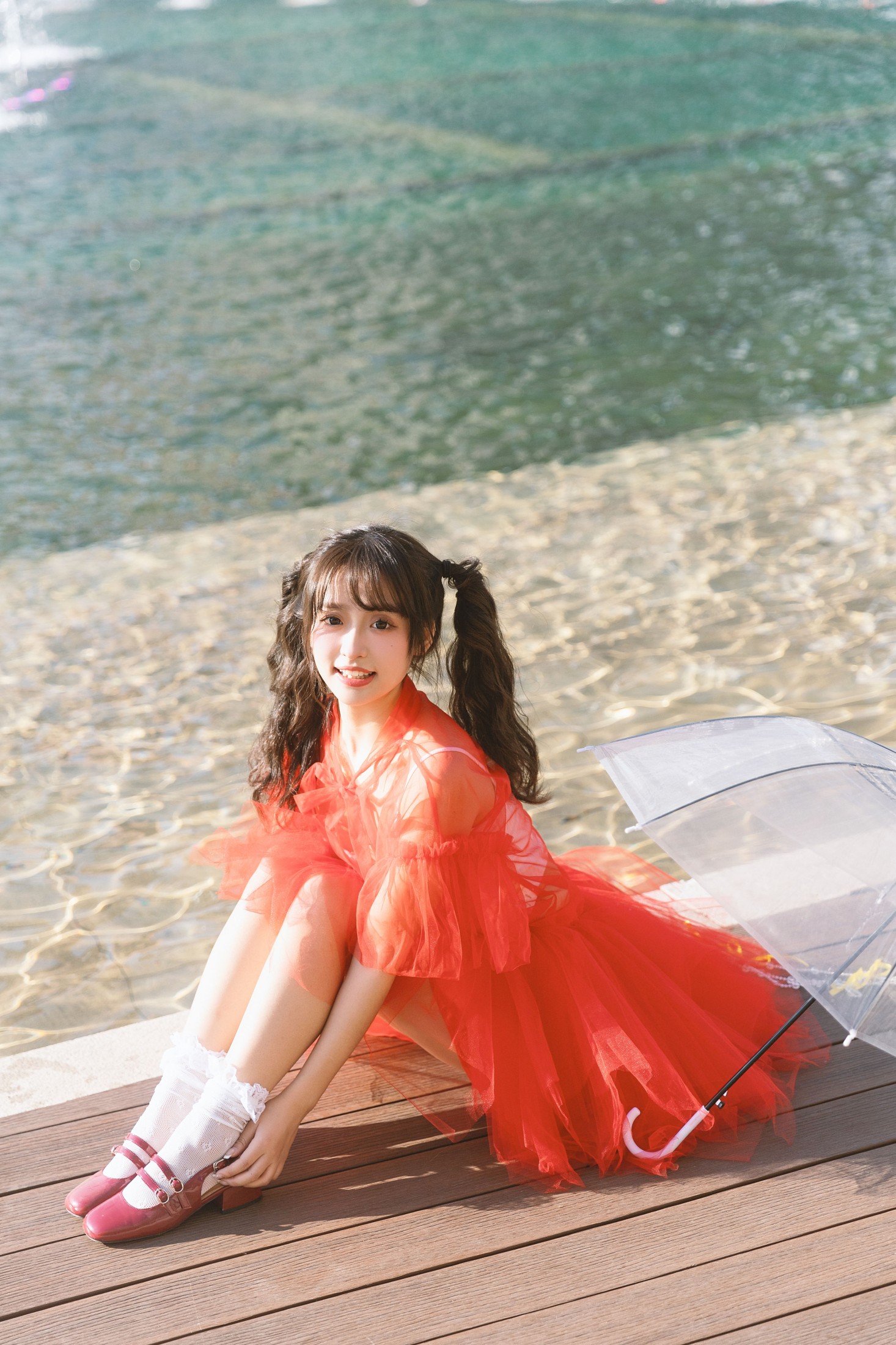 王可爱偶尔不可爱 – 《red》[28P]