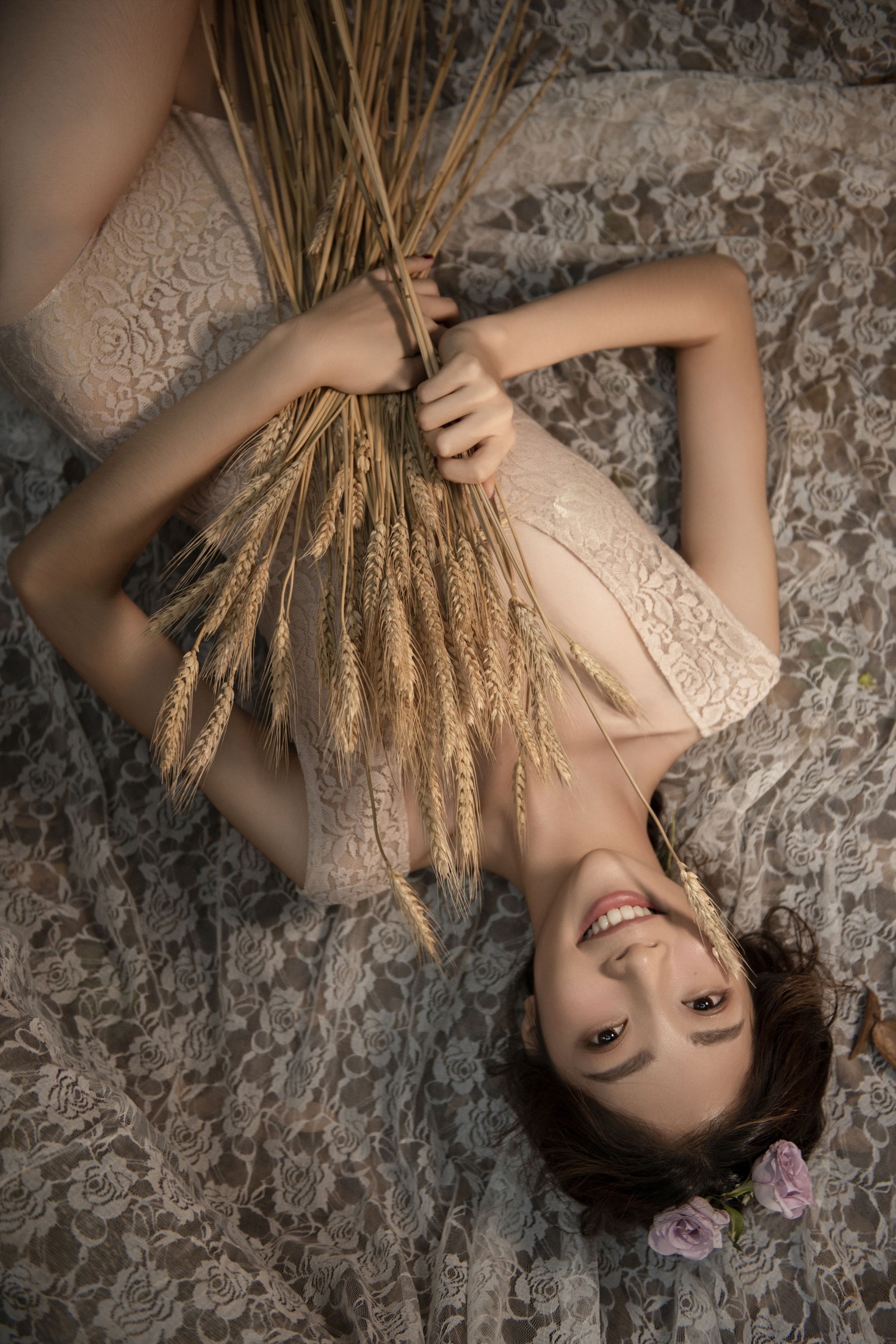 王小欣 – 《Bread Holiday》[24P]