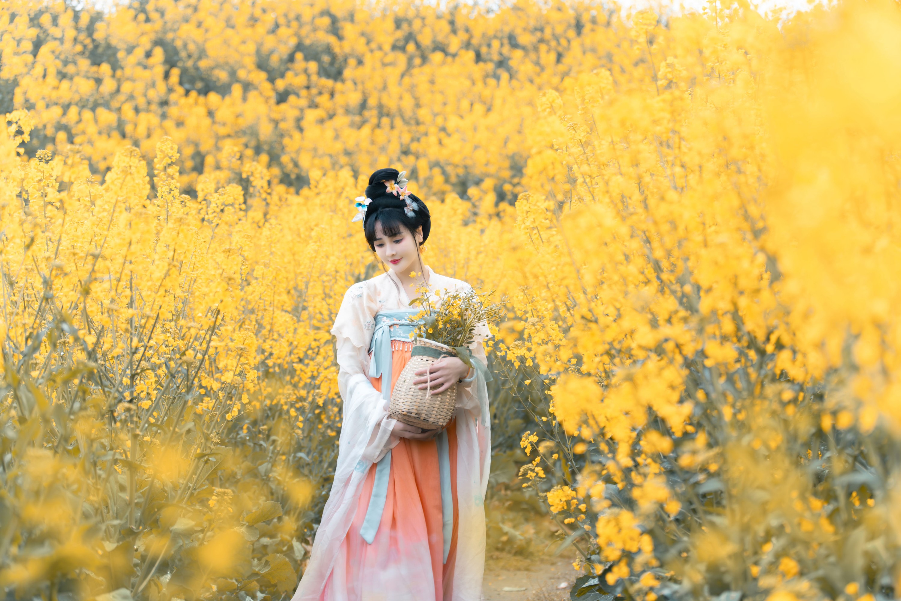 喵苏苏 – 《上春山》[48P]