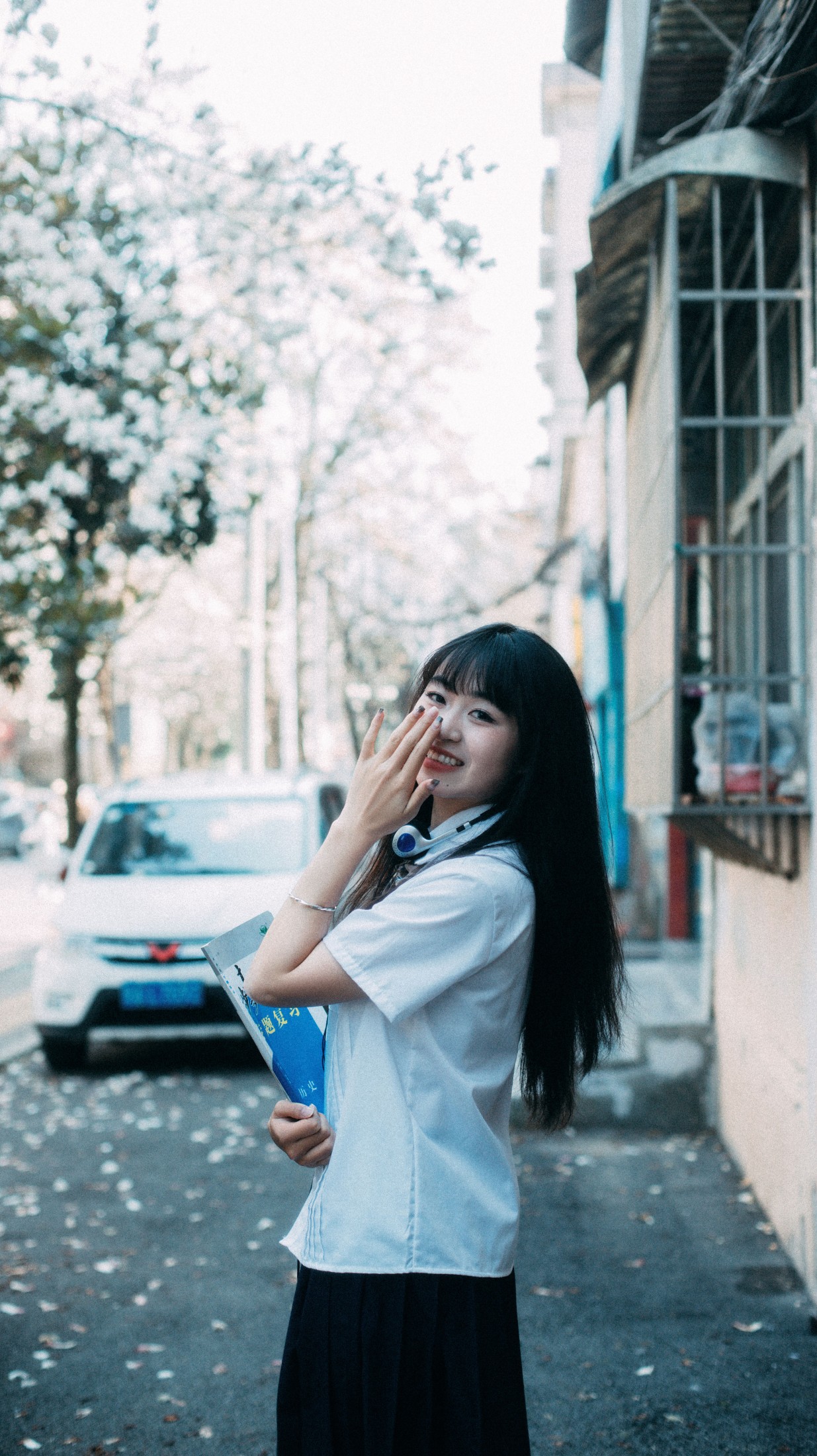 小熊维尼 – 《任然盛开的玉兰花街头》[23P]