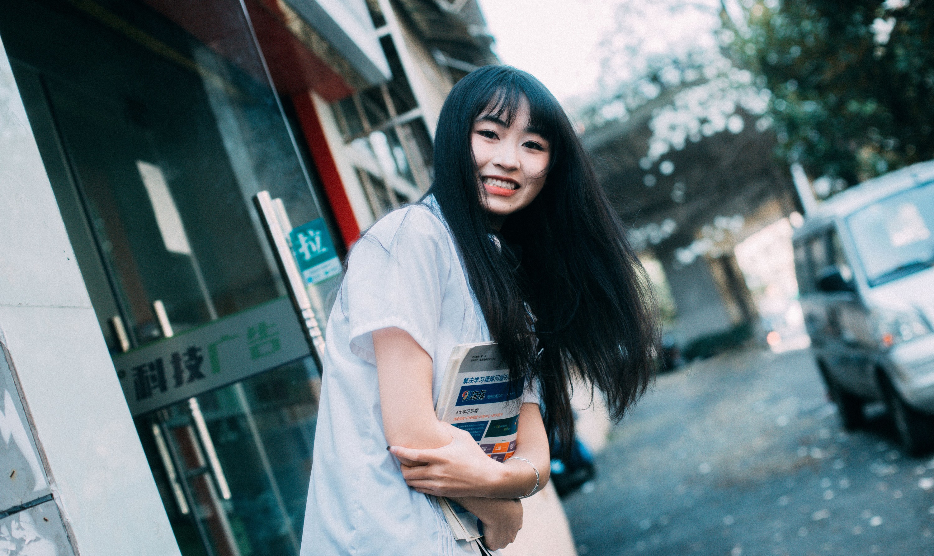 小熊维尼 – 《任然盛开的玉兰花街头》[23P]