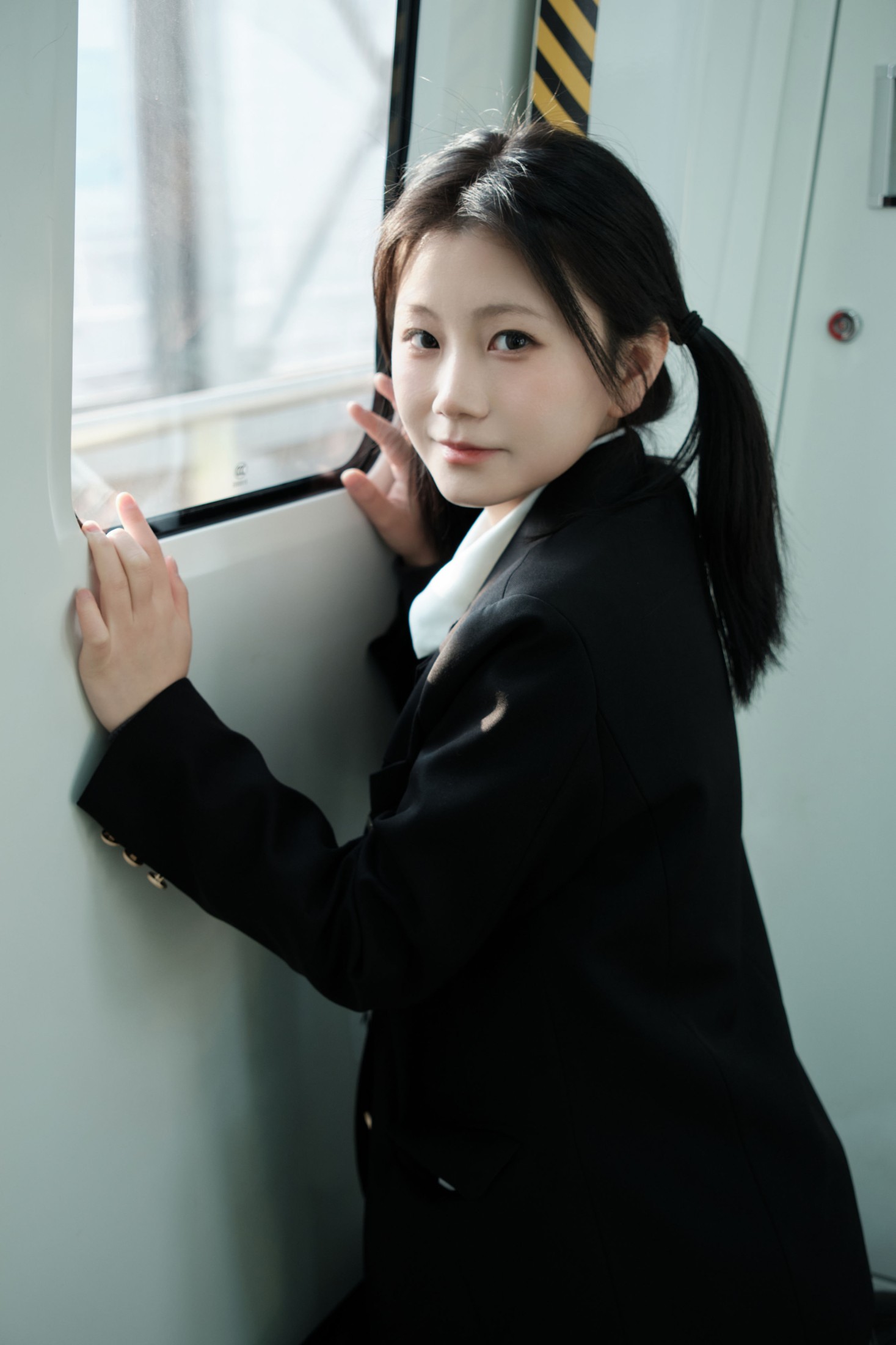 肉宋堡 – 《地铁女高》[25P]