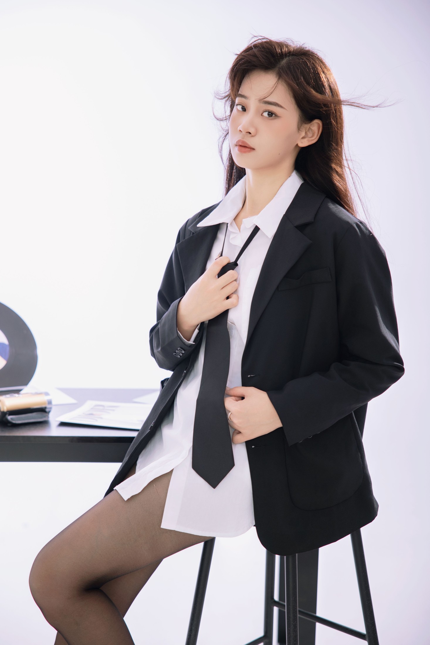 素素 – 《俏丽秘书》[24P]