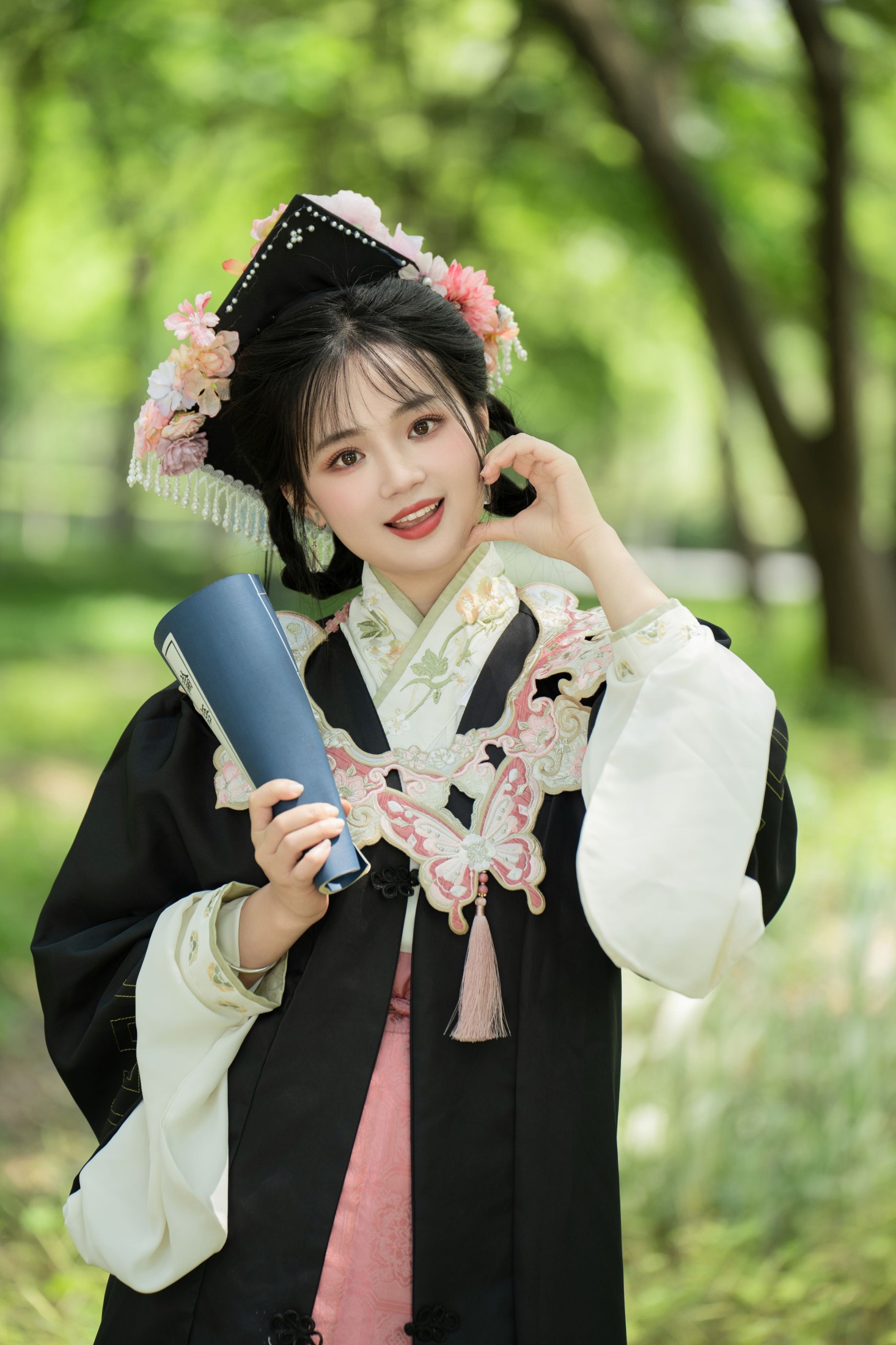 小欧O – 《更适合中国人的学士服》[26P]