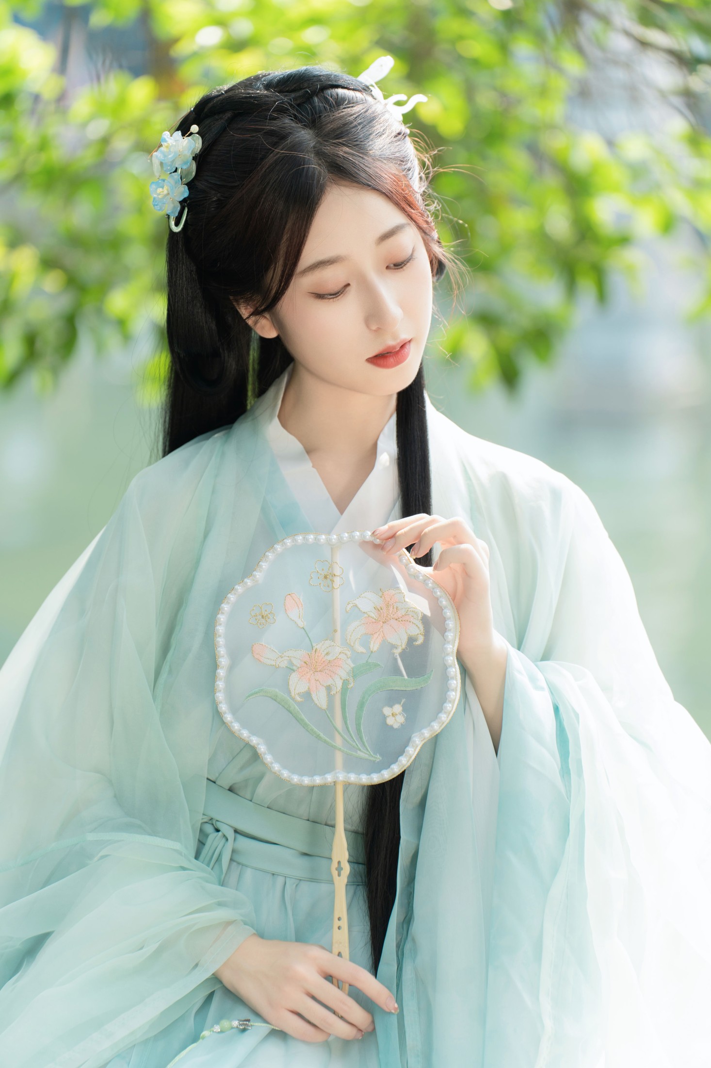 小何 – 《清冷如诗》[23P]