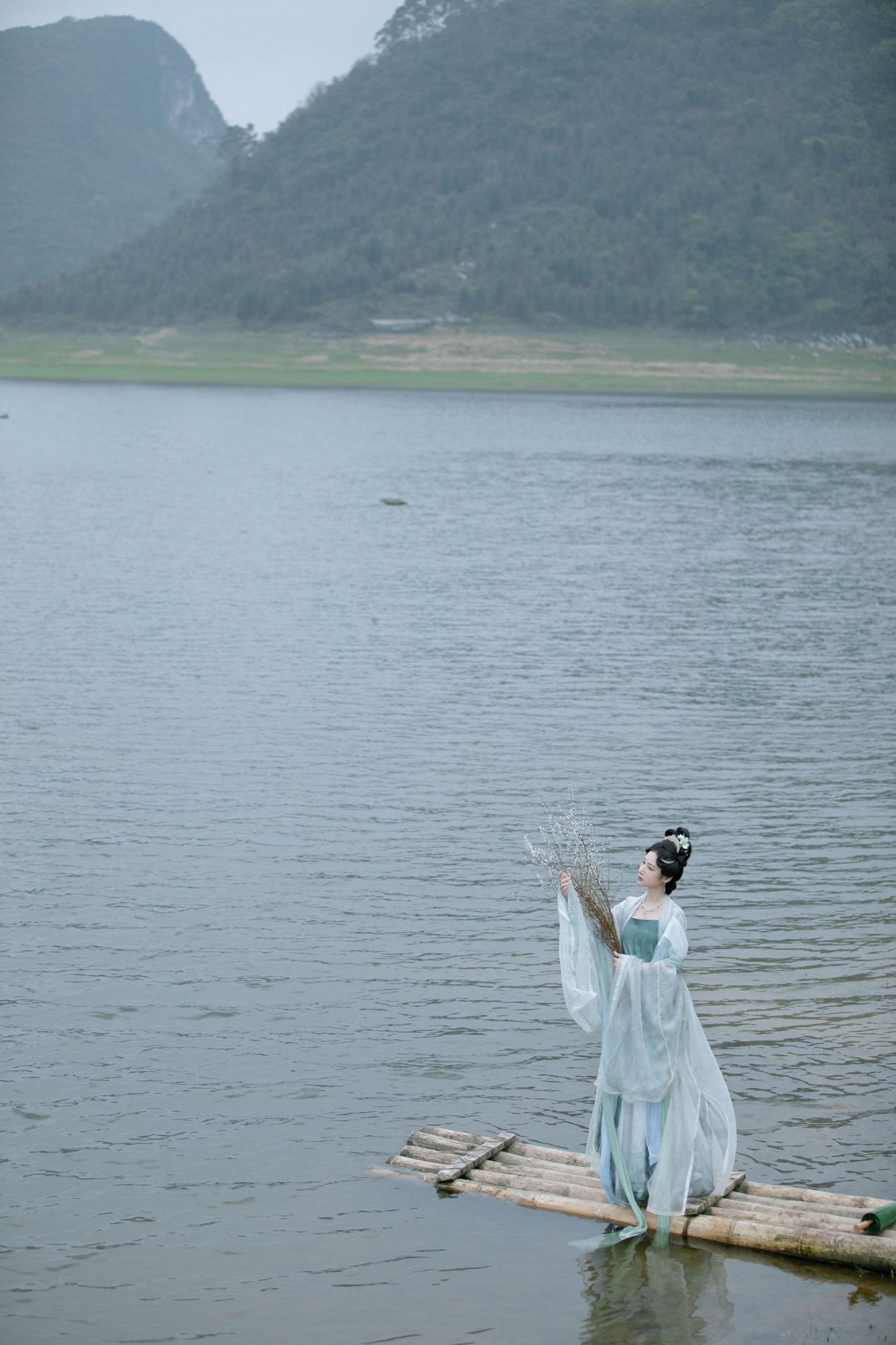 鲇泽美咲 – 《云水之间》[26P]