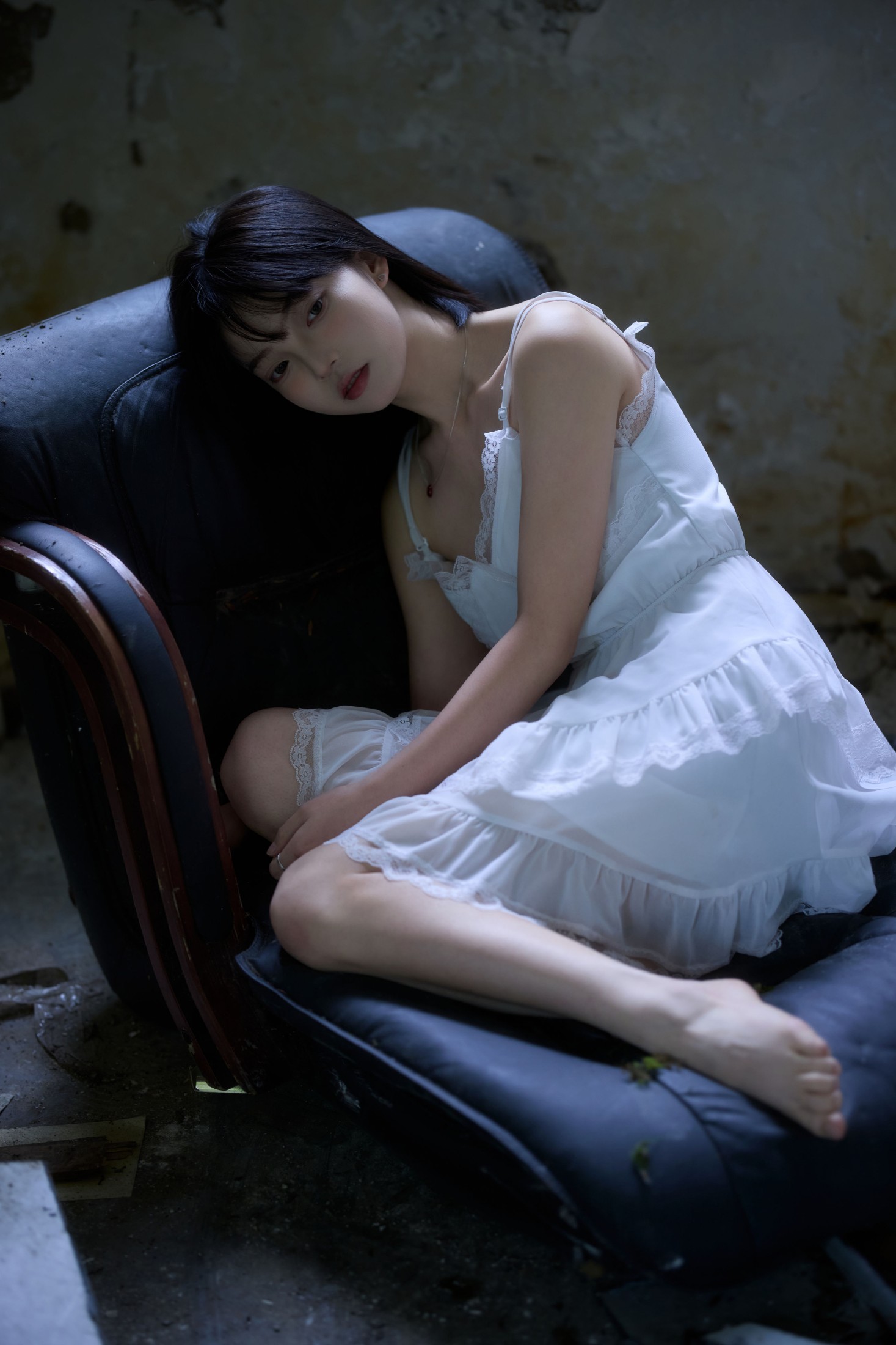 久菜盒子 – 《废墟人像》[36P]