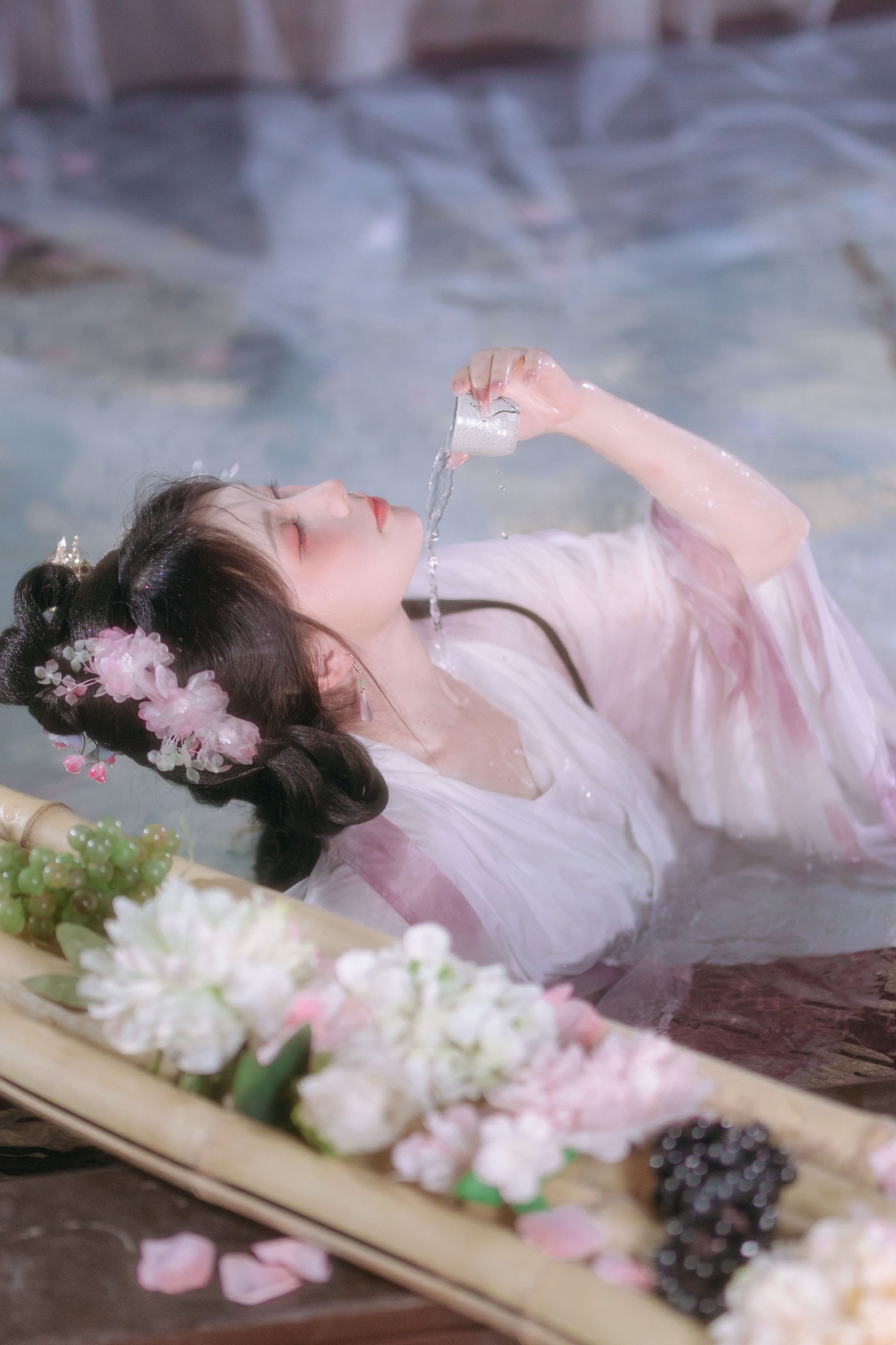 许尽欢～ – 《镜花水月》[22P]