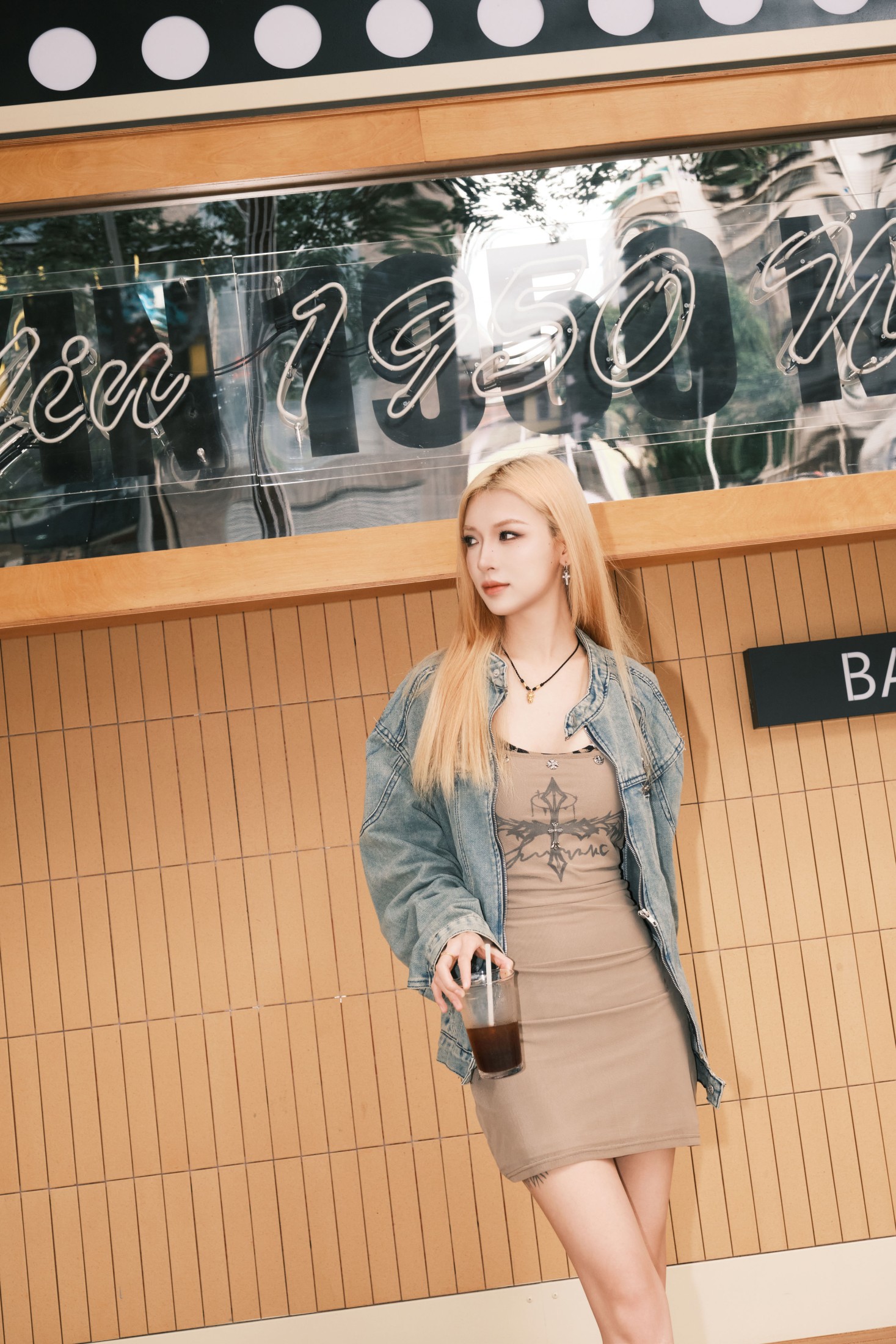 wanwan – 《新印街拍》[33P]