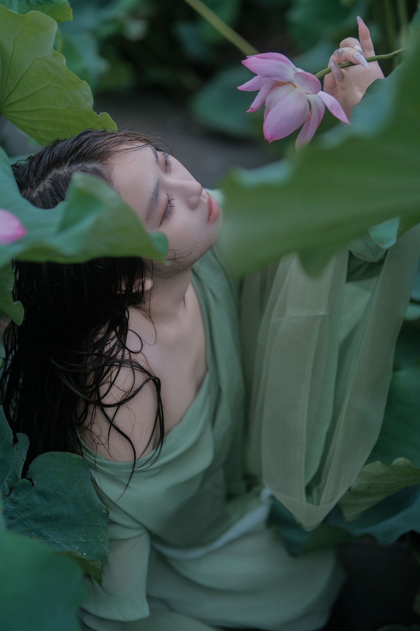 乐乐 – 《雨荷》[22P]