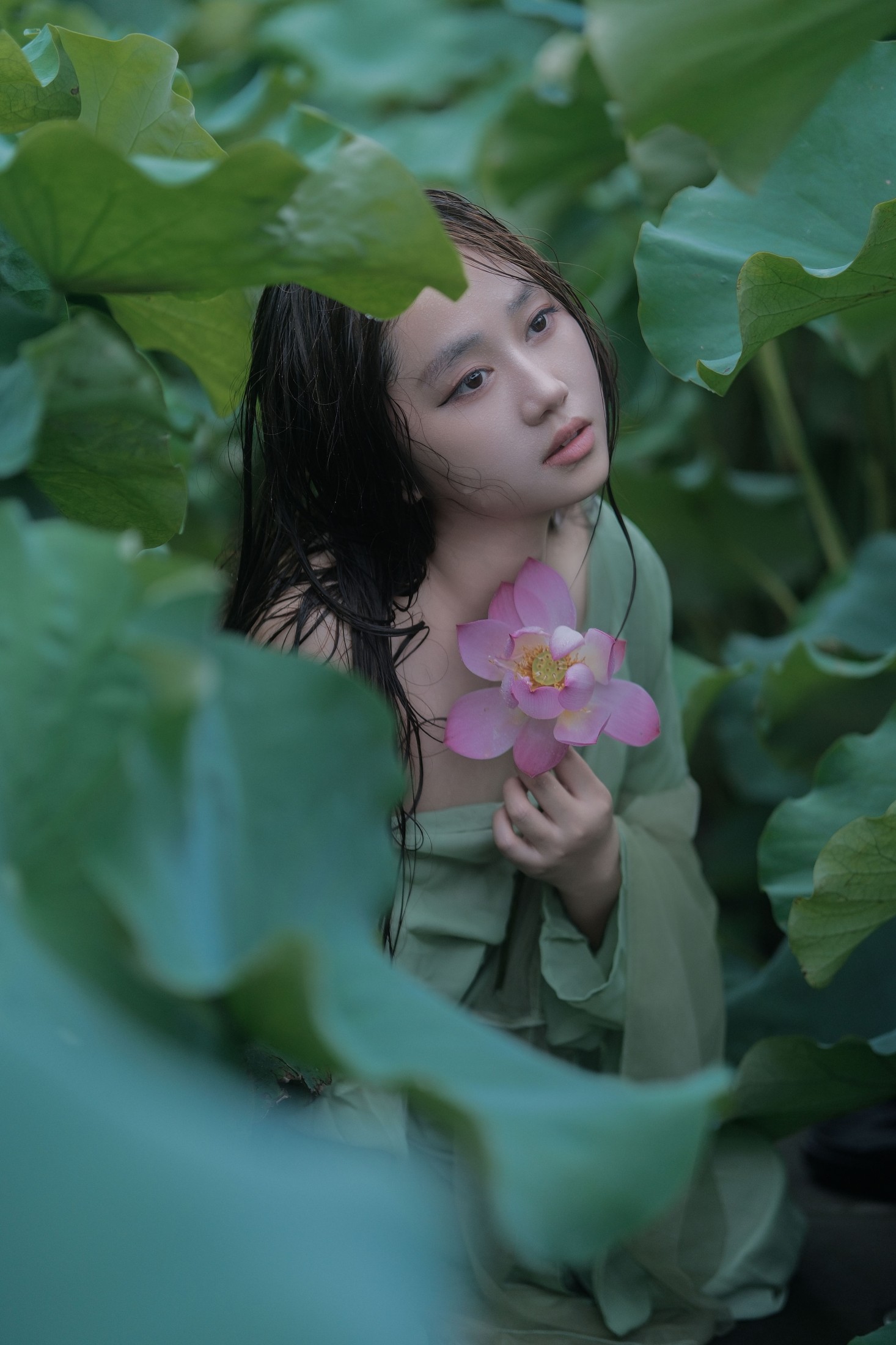 乐乐 – 《雨荷》[22P]