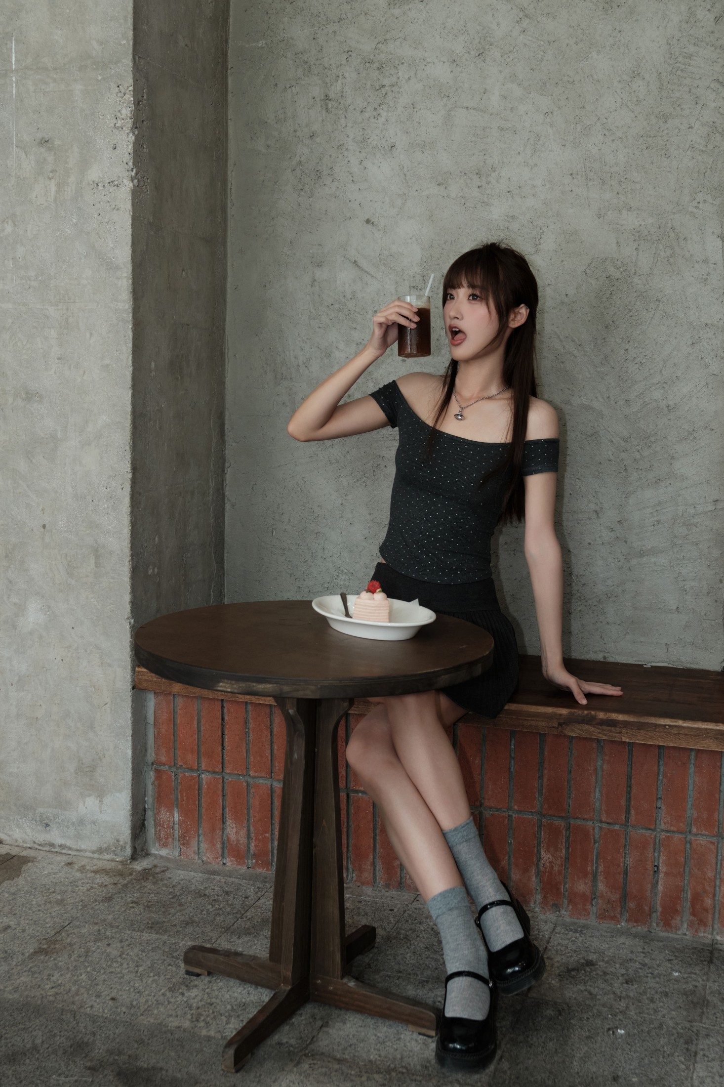 陈年小九 – 《面包女孩》[33P]