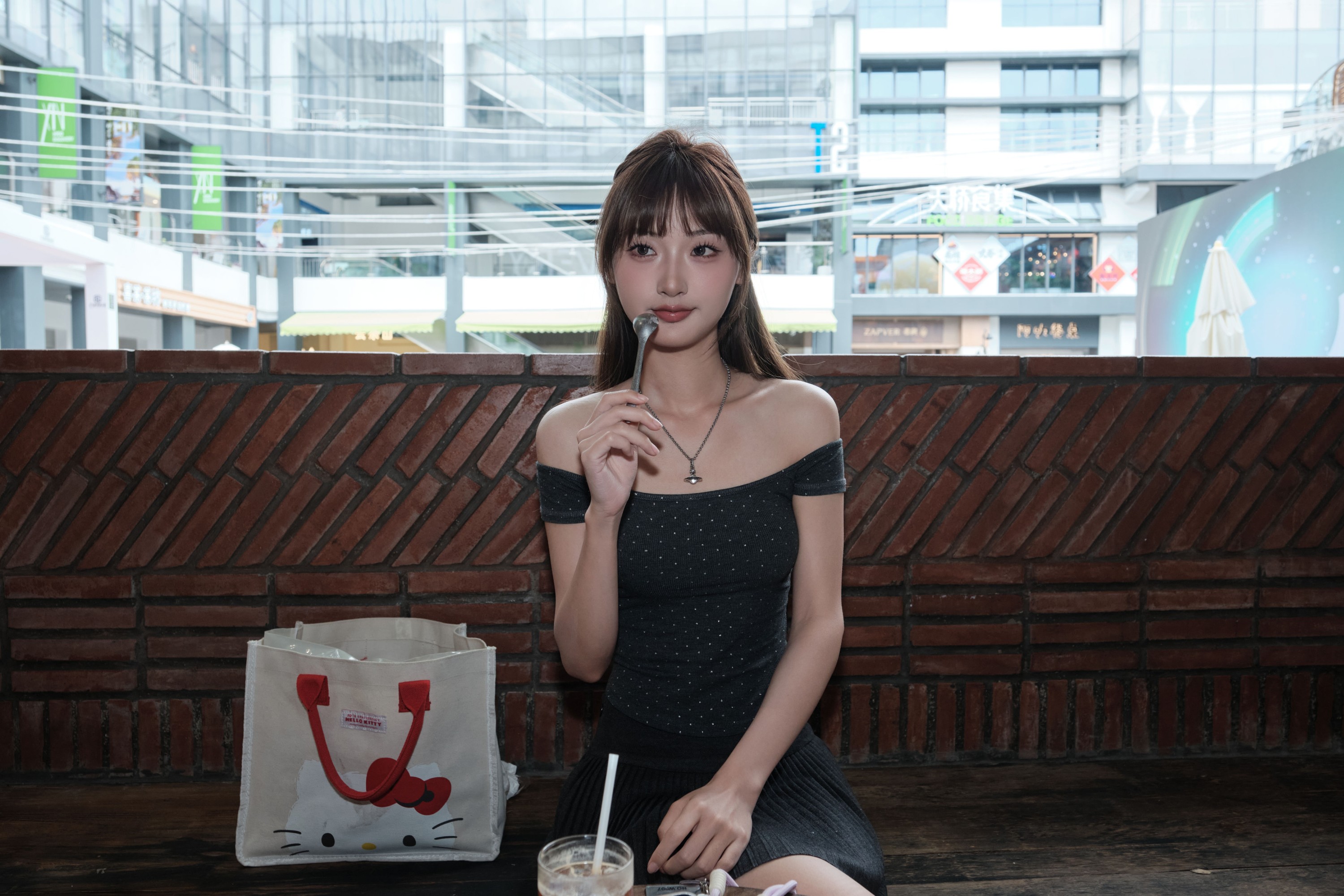 陈年小九 – 《面包女孩》[33P]