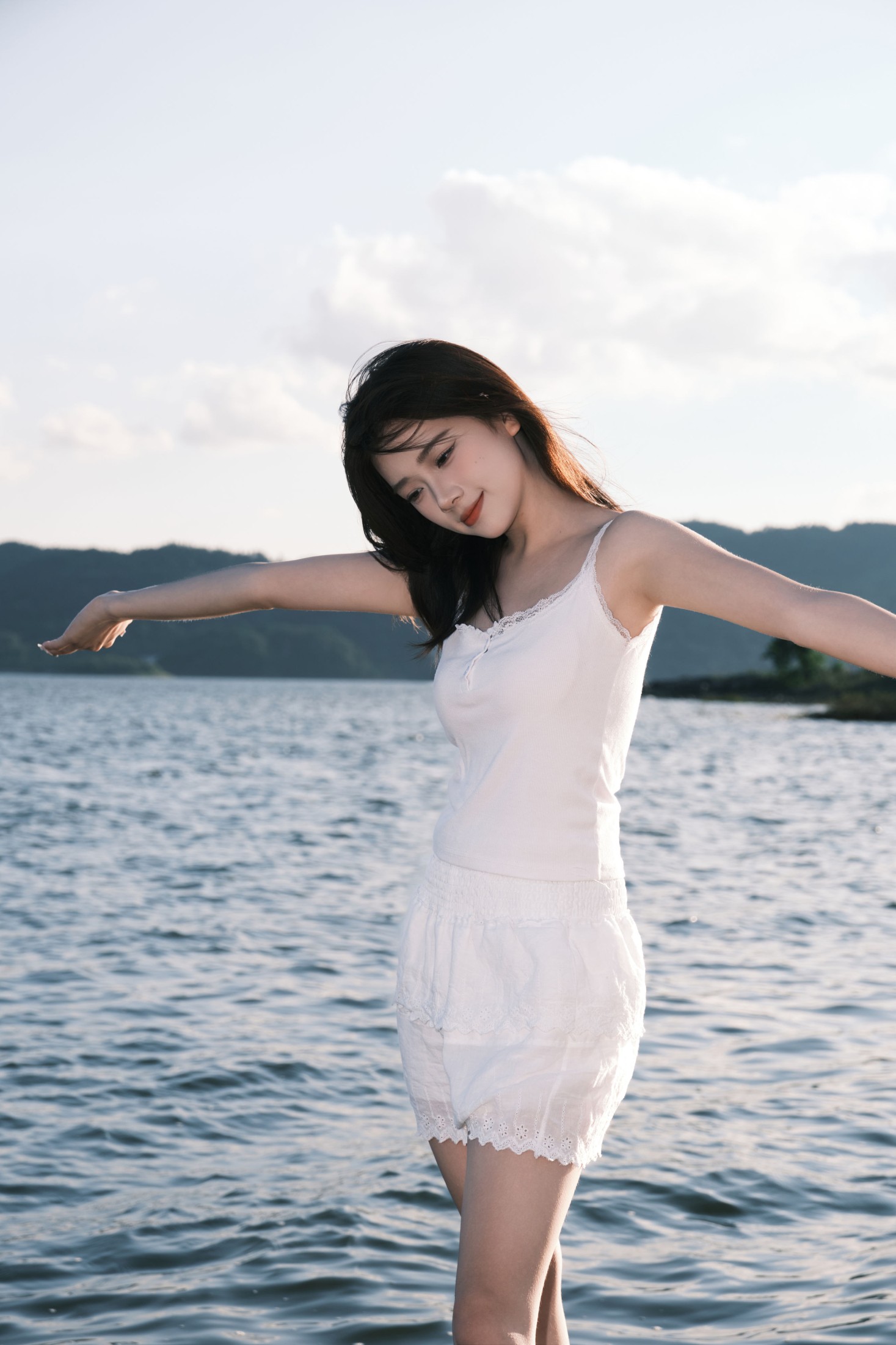 To小北 – 《海边少女》[25P]