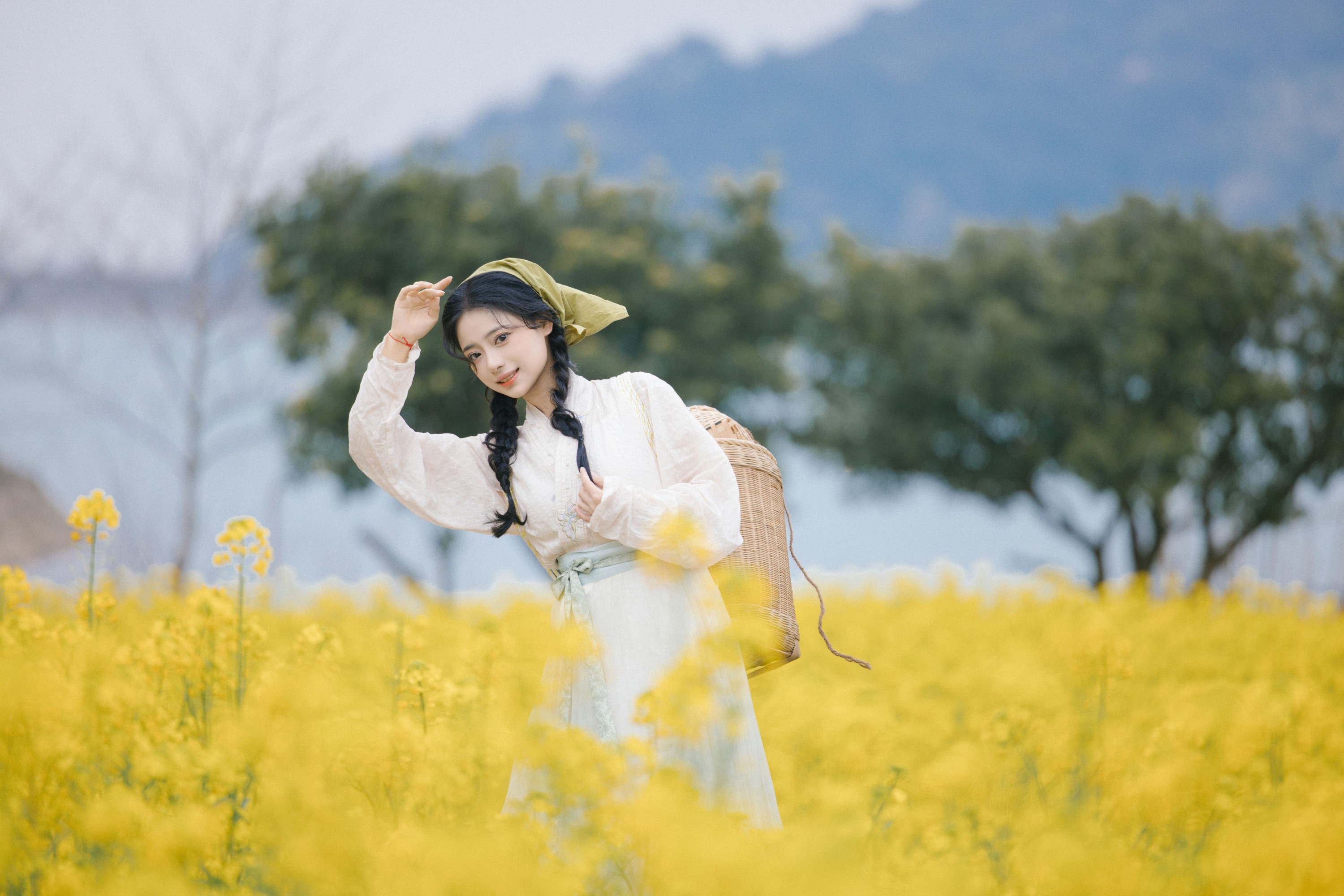 衔鹿 – 《油菜花与少女》[34P]