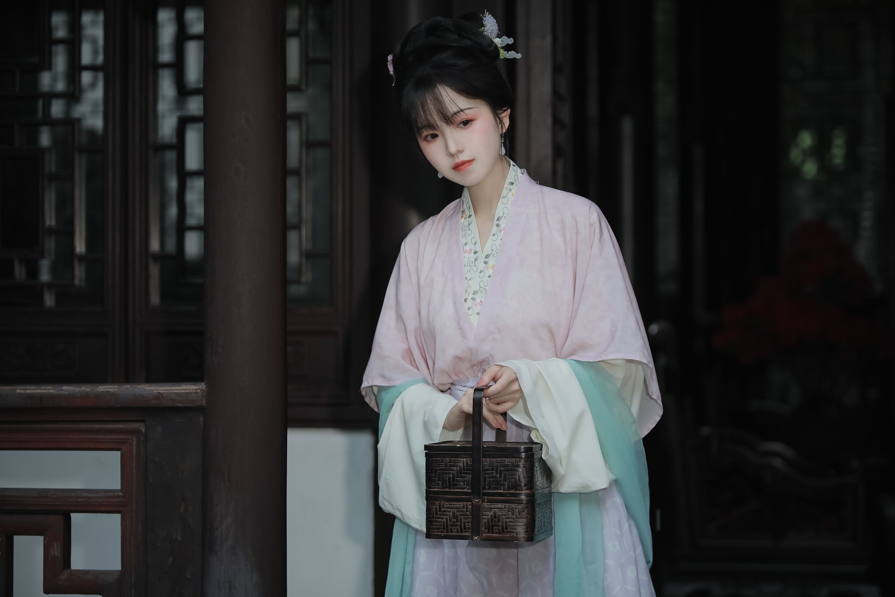 荔枝 – 《红楼看雨》[24P]