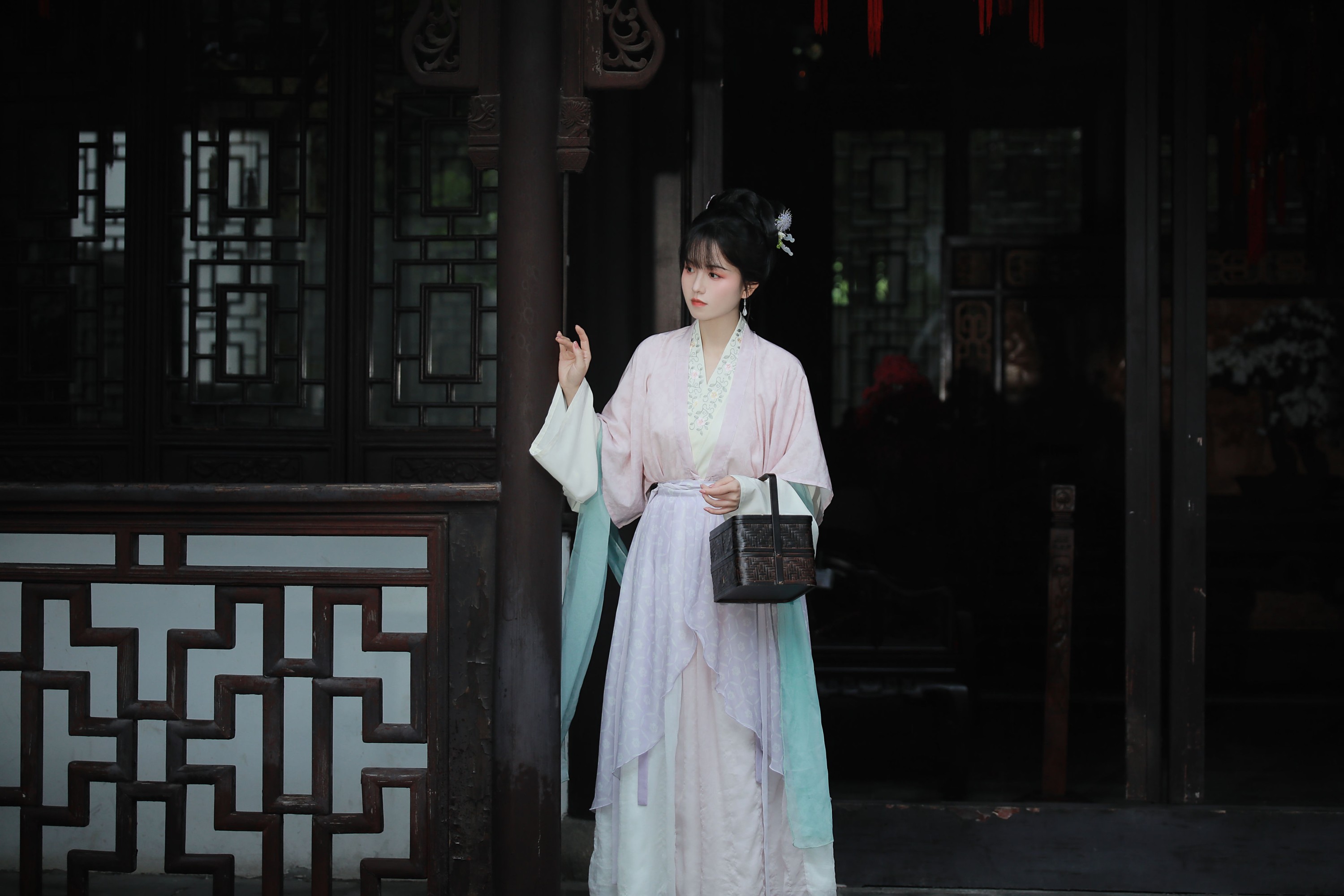 荔枝 – 《红楼看雨》[24P]