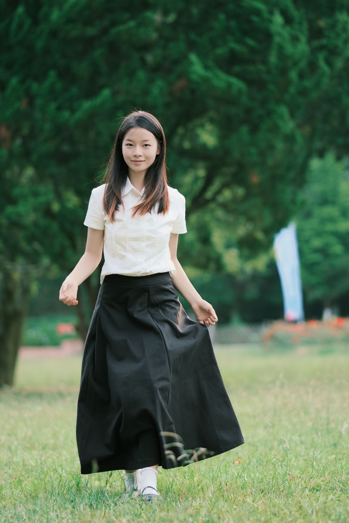 蝴蝶妹妹 – 《夏日草坪》[24P]