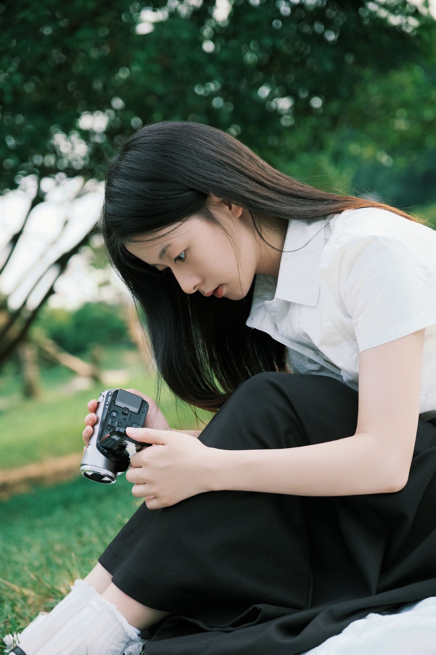 蝴蝶妹妹 – 《夏日草坪》[24P]