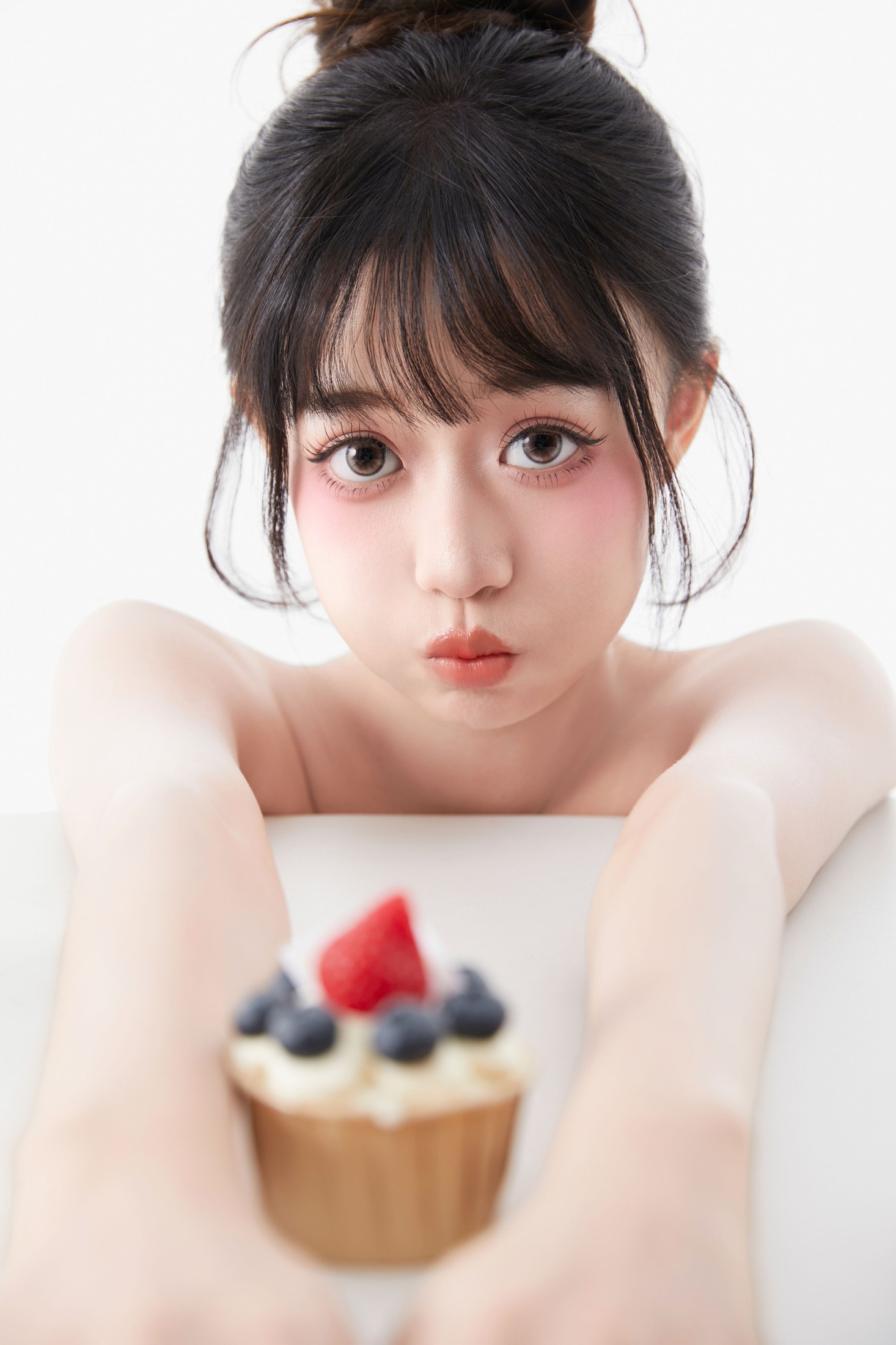 菠萝包 – 《白色蛋糕肖像》[22P]