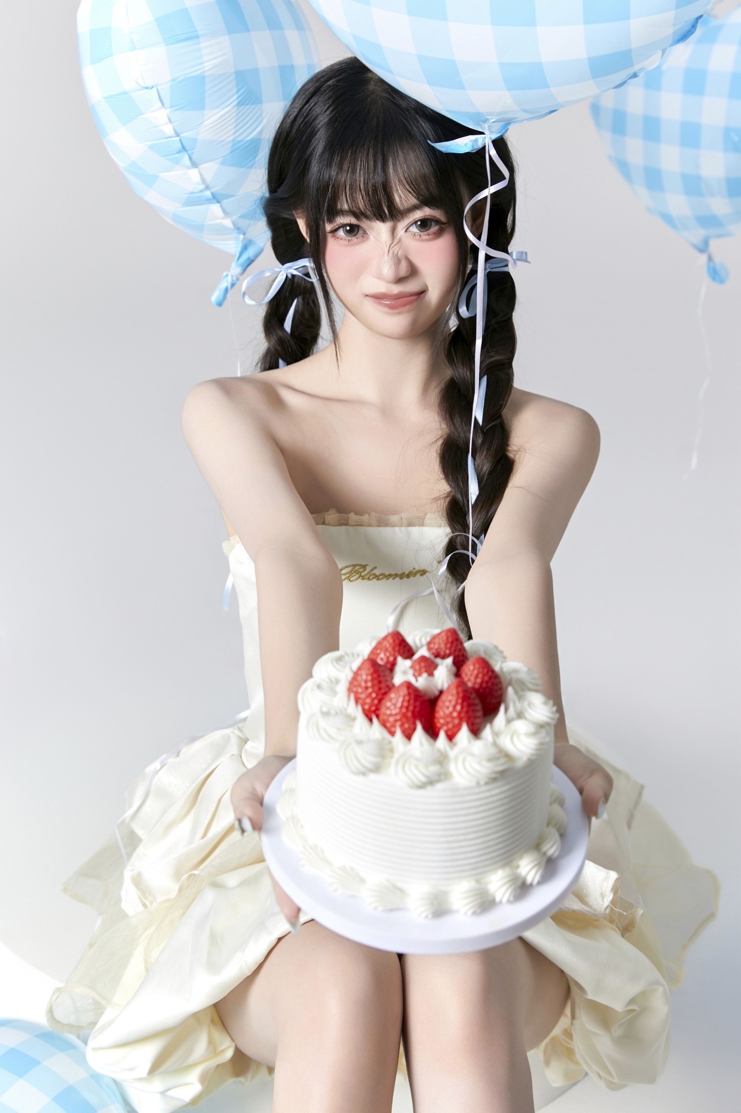 菠萝包 – 《蓝色气球生日写真》[27P]