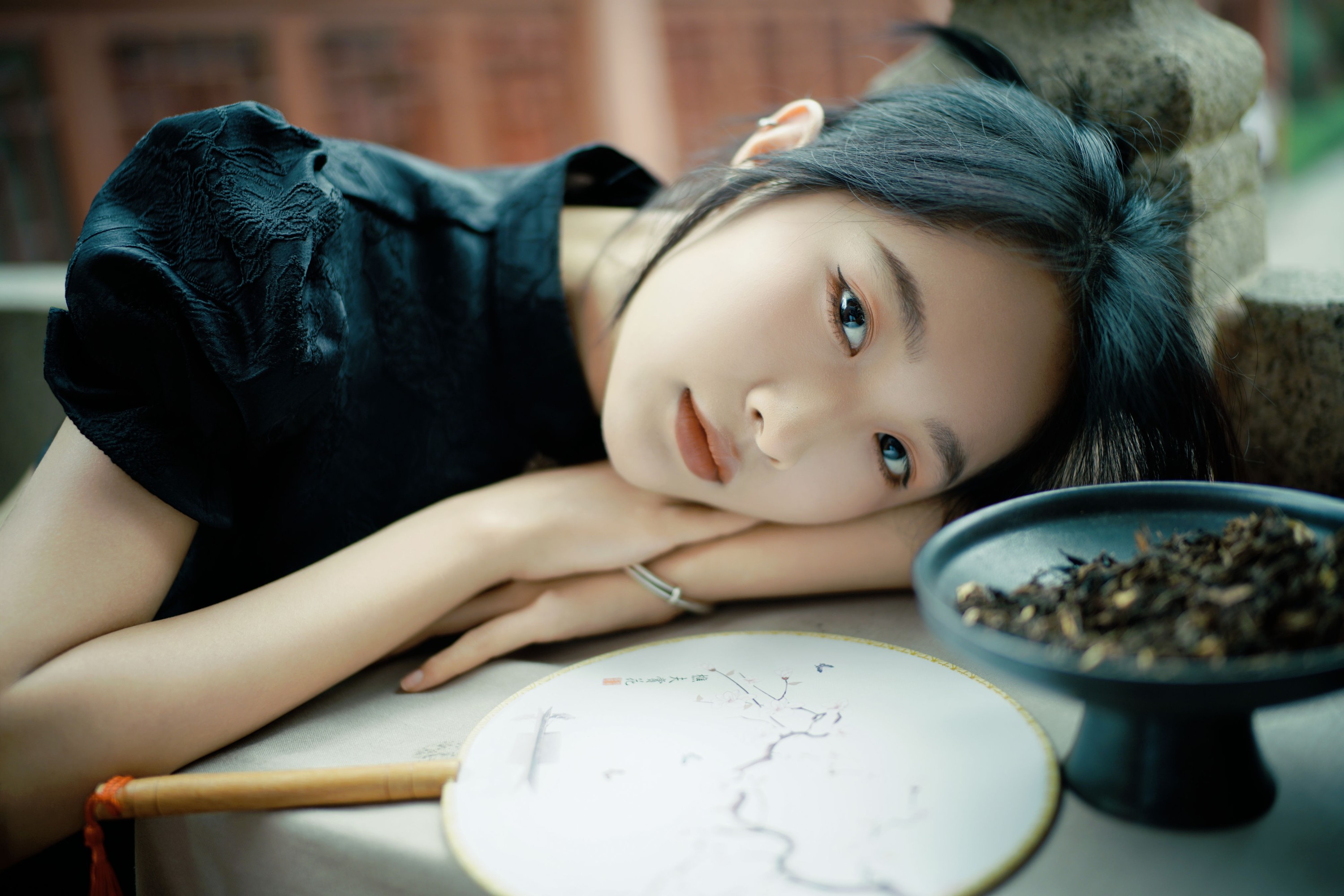 欣欣 – 《娴静犹如花照水》[26P]