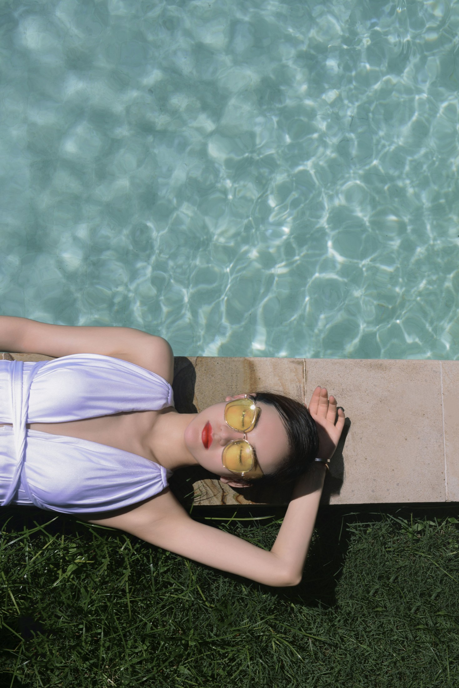 钟钟 – 《Coastal  Beach》[17P]